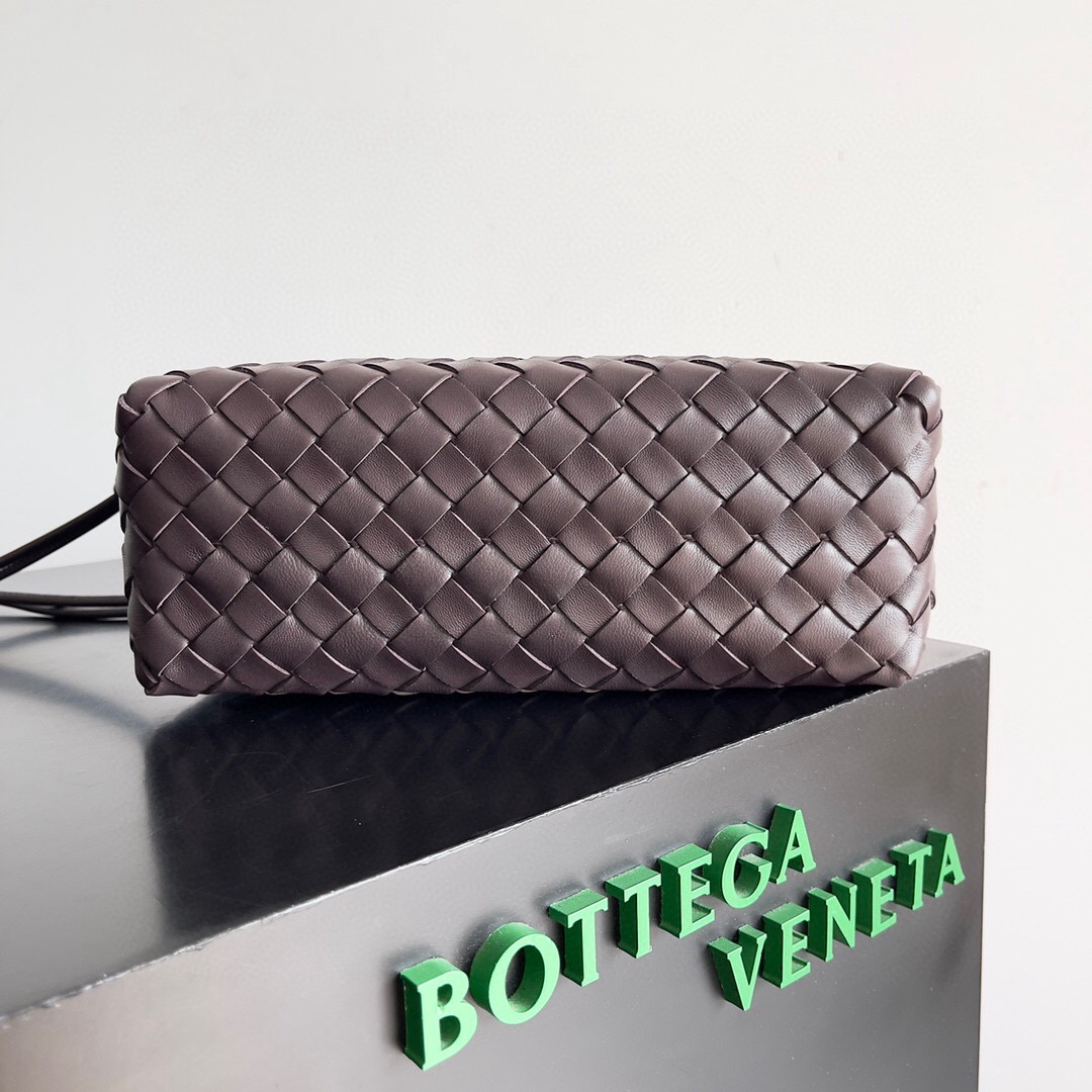 BOTTEGA VENETA 보테가베네타 인트레치아토 레더 크로스바디 백 6