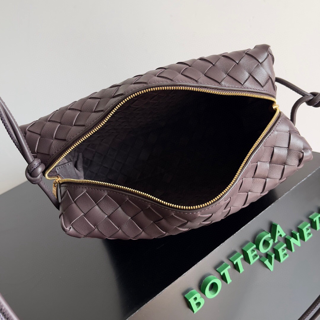 BOTTEGA VENETA 보테가베네타 인트레치아토 레더 크로스바디 백 9