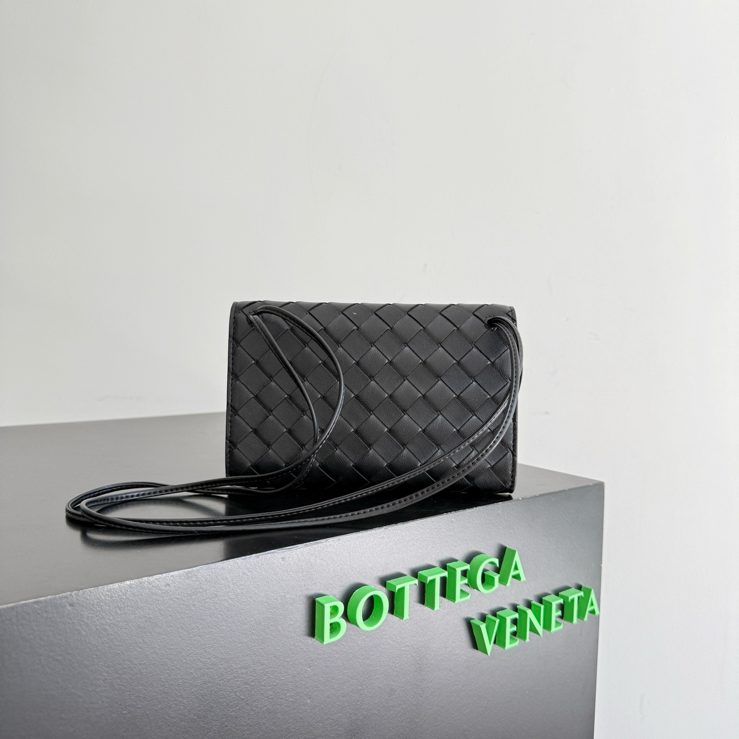 BOTTEGA VENETA 보테가베네타 안디아모 인트레치아토 레더 크로스바디 백 3