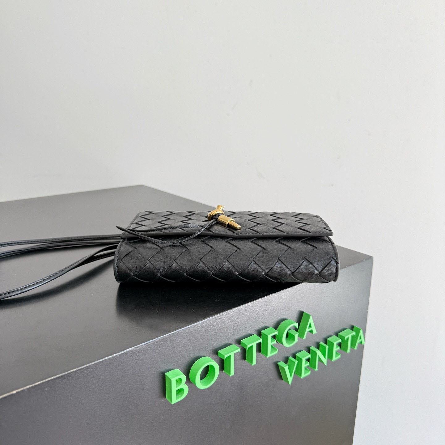 BOTTEGA VENETA 보테가베네타 안디아모 인트레치아토 레더 크로스바디 백 4