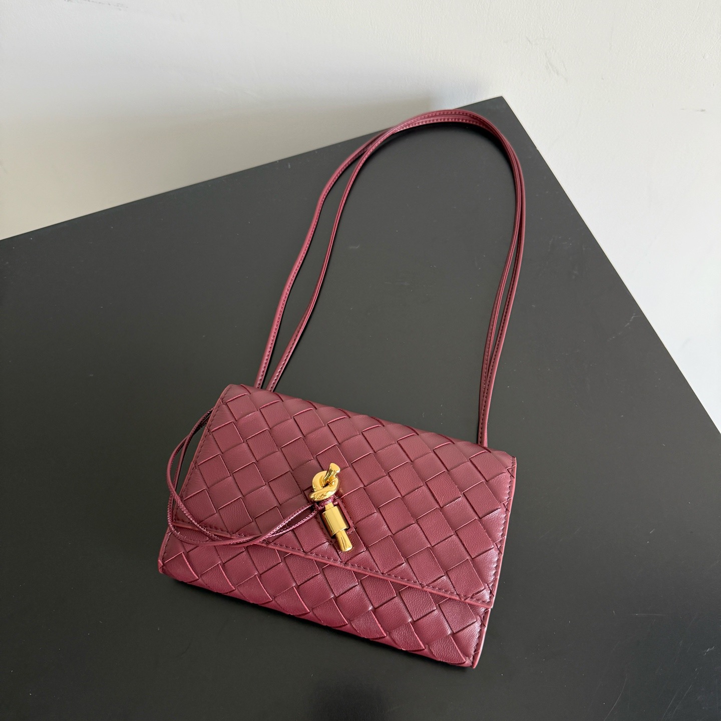 BOTTEGA VENETA 보테가베네타 안디아모 인트레치아토 레더 크로스바디 백 6