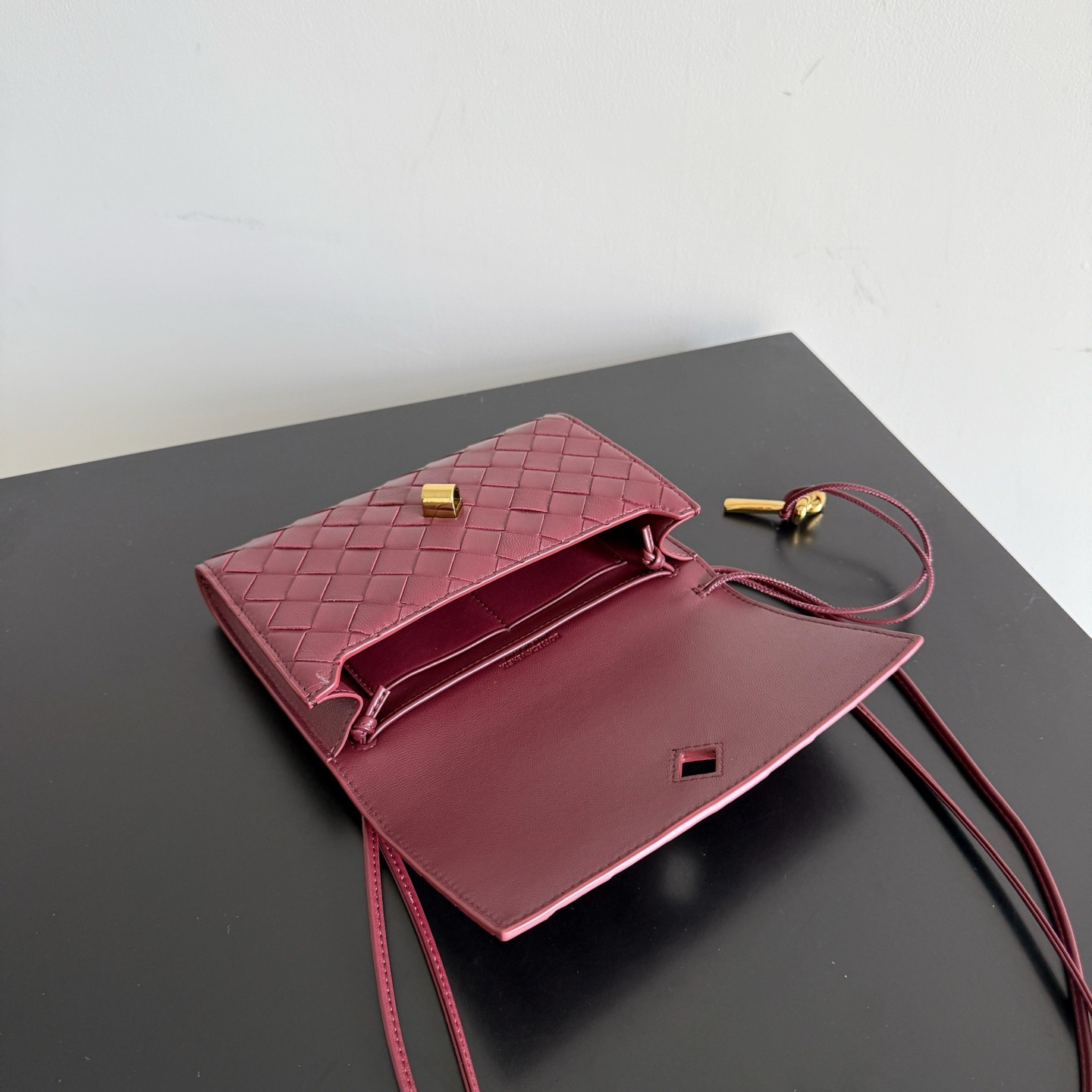 BOTTEGA VENETA 보테가베네타 안디아모 인트레치아토 레더 크로스바디 백 7