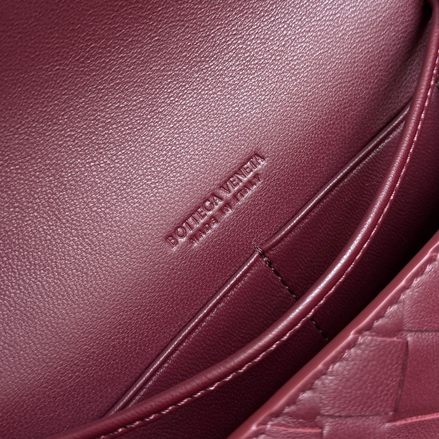 BOTTEGA VENETA 보테가베네타 안디아모 인트레치아토 레더 크로스바디 백 8