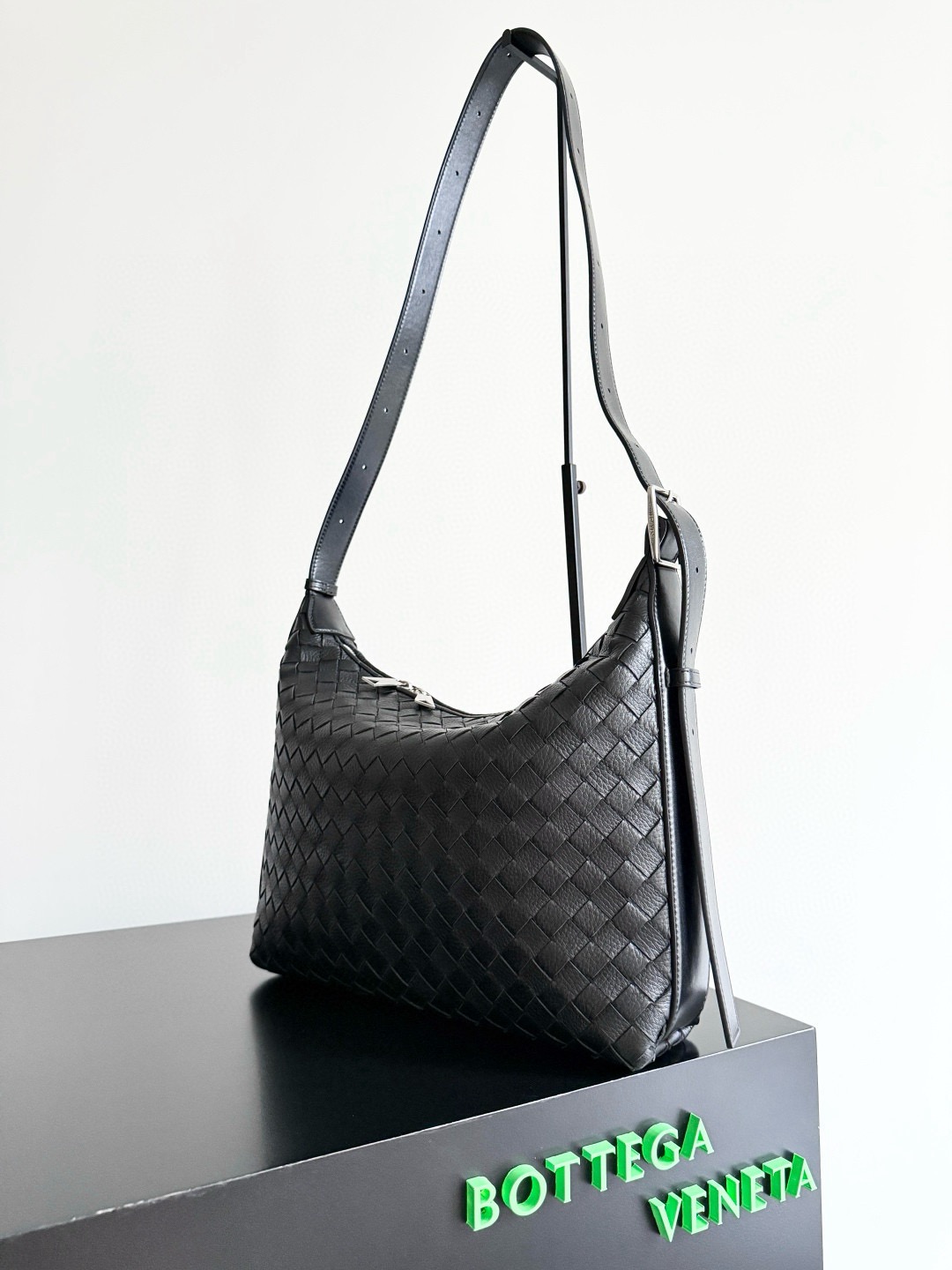 BOTTEGA VENETA 보테가베네타 Traveler 트래블러 사슴가죽 숄더백 2