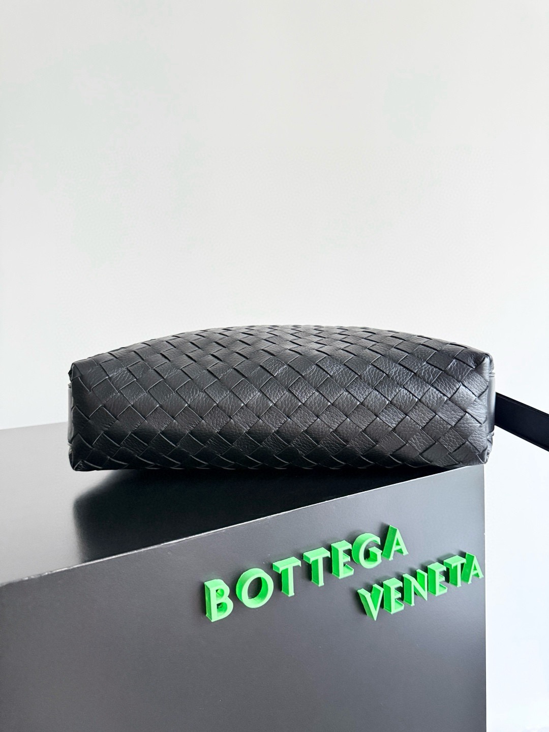 BOTTEGA VENETA 보테가베네타 Traveler 트래블러 사슴가죽 숄더백 4