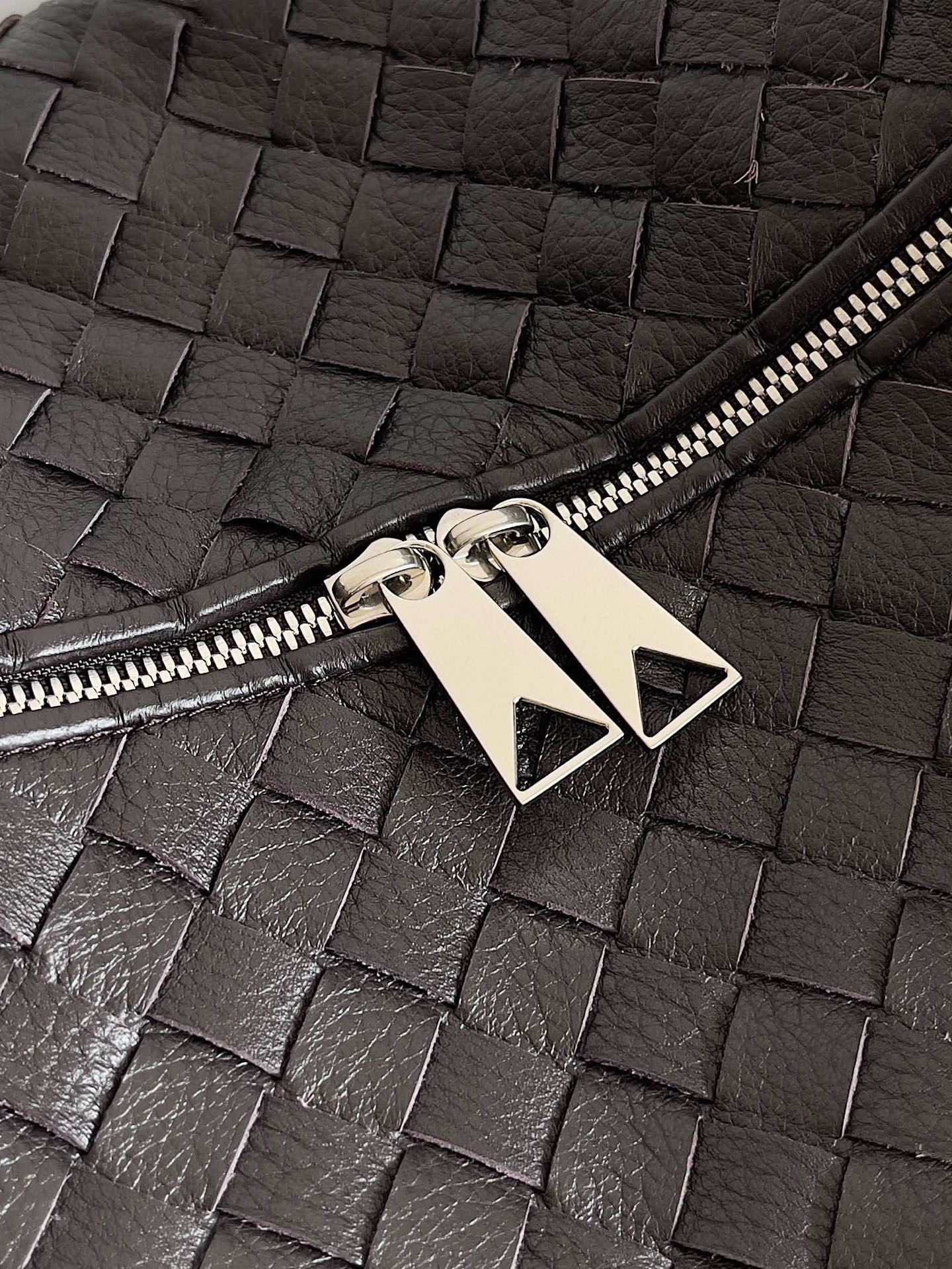 BOTTEGA VENETA 보테가베네타 트래블러 사슴가죽 인트레치아토 숄더백 5