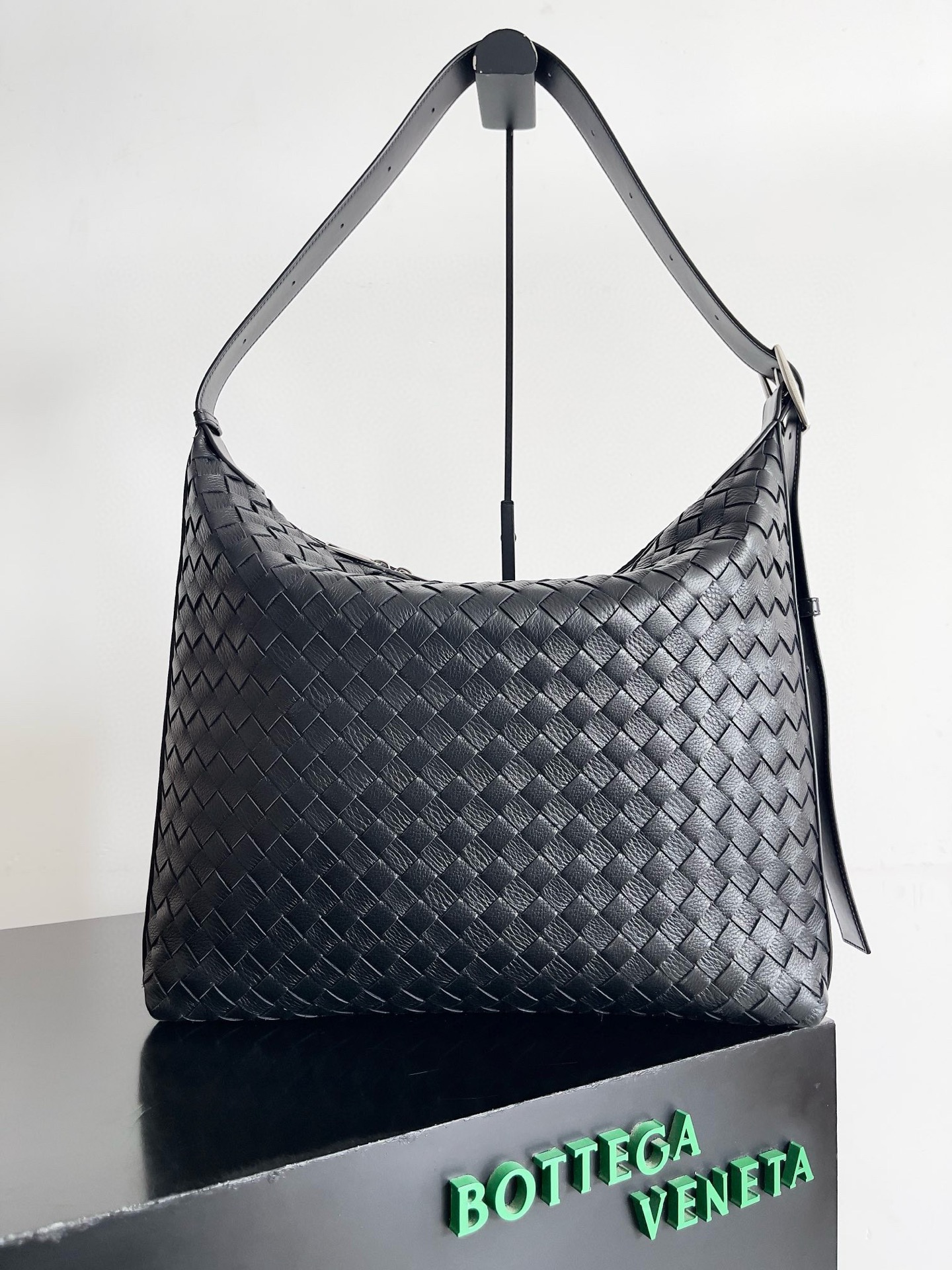 BOTTEGA VENETA 보테가베네타 트래블러 인트레치아토 호보 백 6