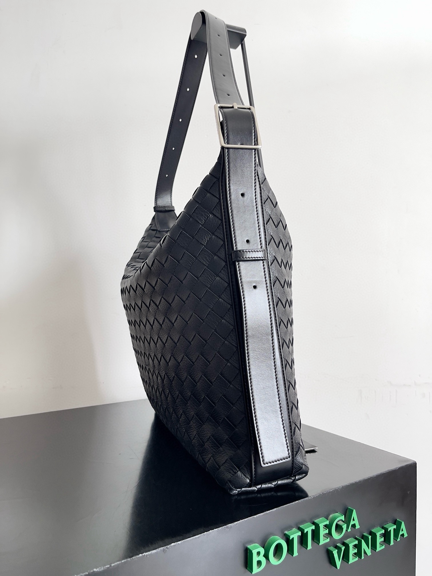 BOTTEGA VENETA 보테가베네타 트래블러 인트레치아토 호보 백 7