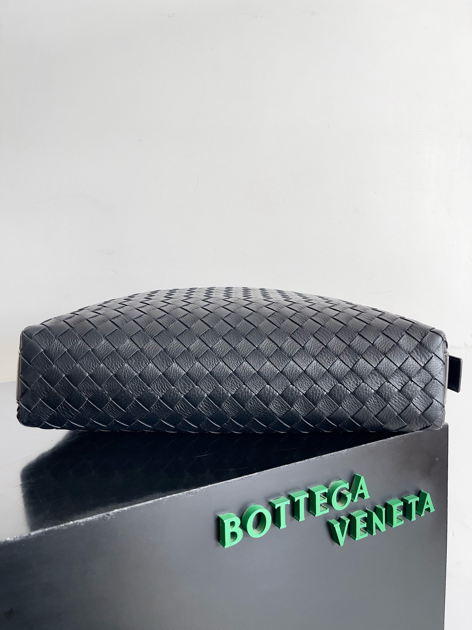 BOTTEGA VENETA 보테가베네타 트래블러 인트레치아토 호보 백 9