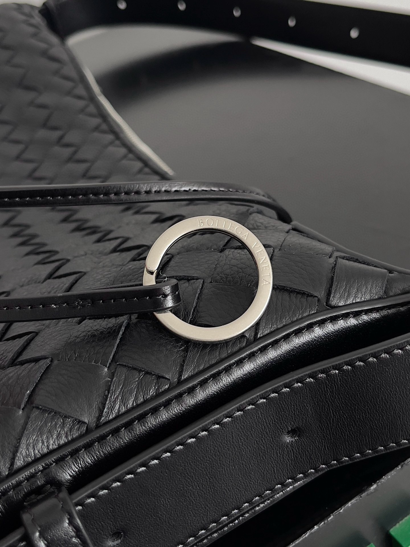 BOTTEGA VENETA 보테가베네타 트래블러 인트레치아토 호보 백 11