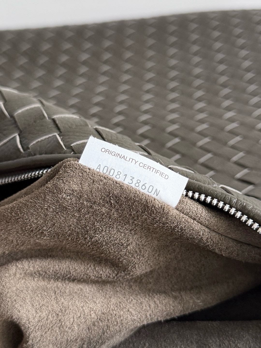 BOTTEGA VENETA 보테가베네타 트래블러 인트레치아토 사슴가죽 호보 백 8