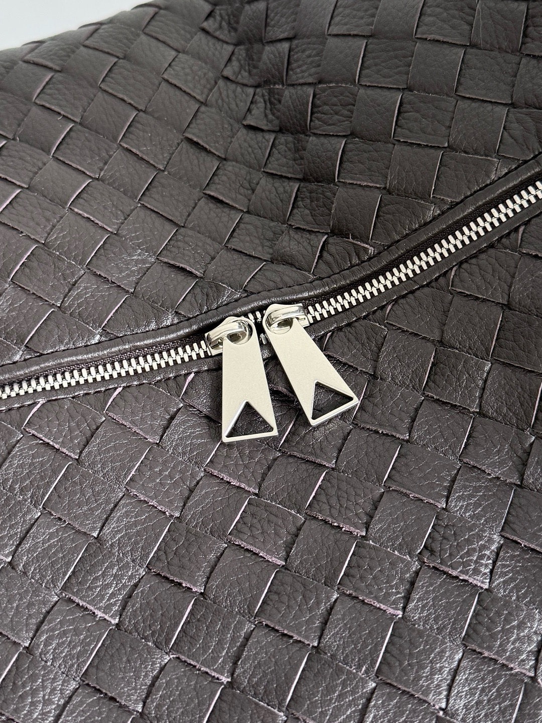 BOTTEGA VENETA 보테가베네타 트래블러 인트레치아토 사슴가죽 호보백 5