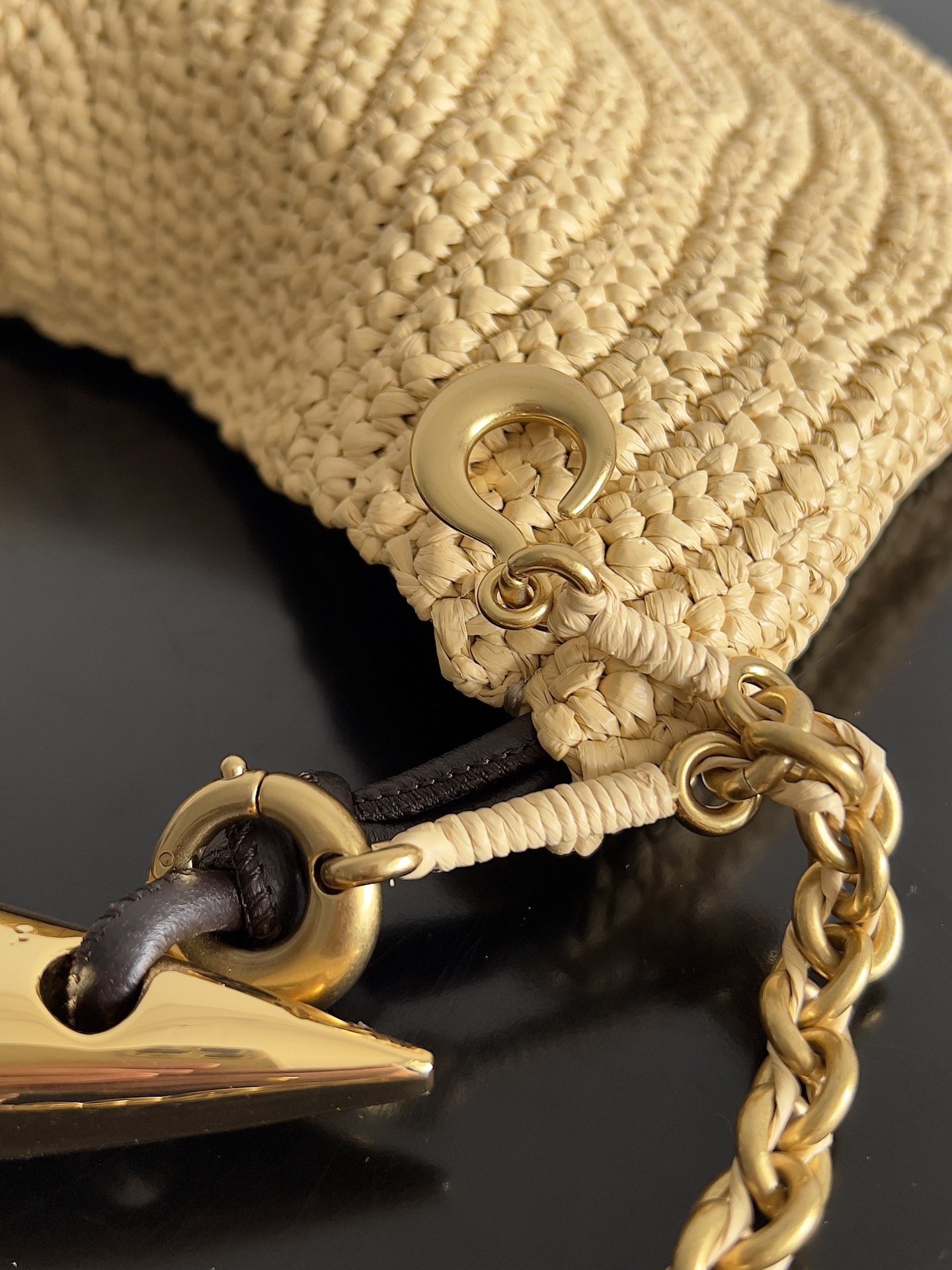 BOTTEGA VENETA 보테가베네타 사디 라피아 호보 백 15