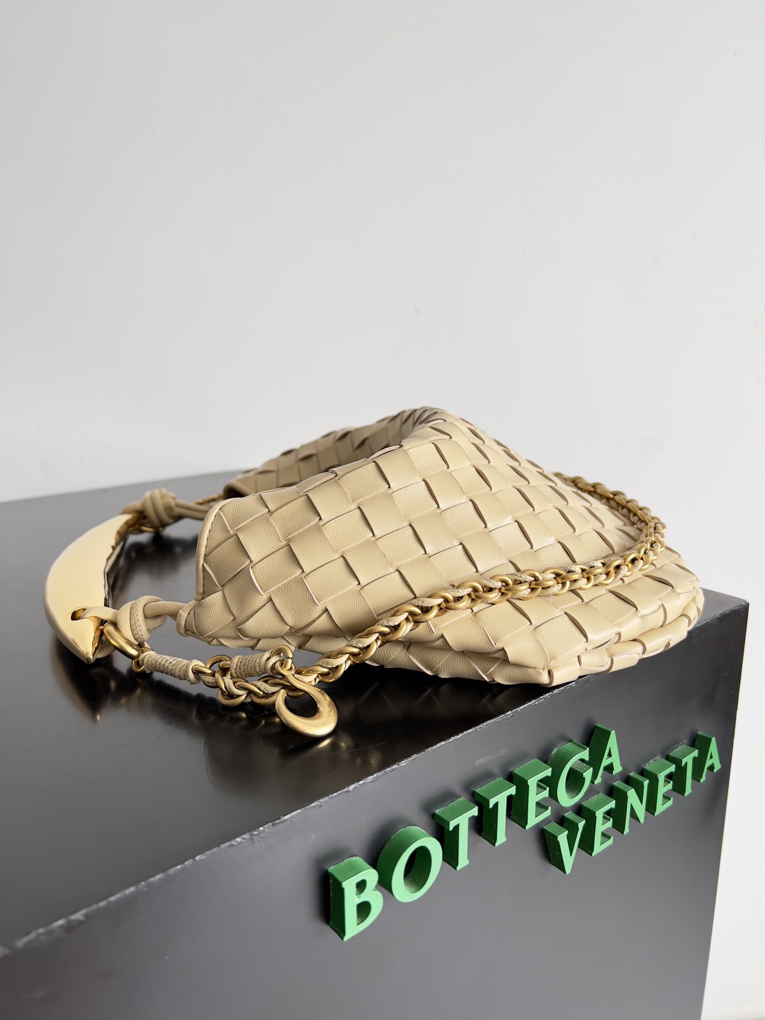 BOTTEGA VENETA 보테가베네타 사딘 인트레치아토 위빙 숄더백 2
