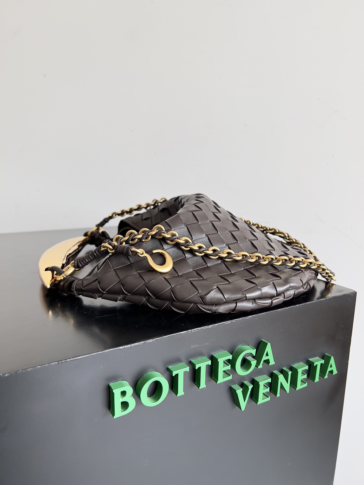 BOTTEGA VENETA 보테가베네타 사딘 인트레치아토 위빙 숄더백 2