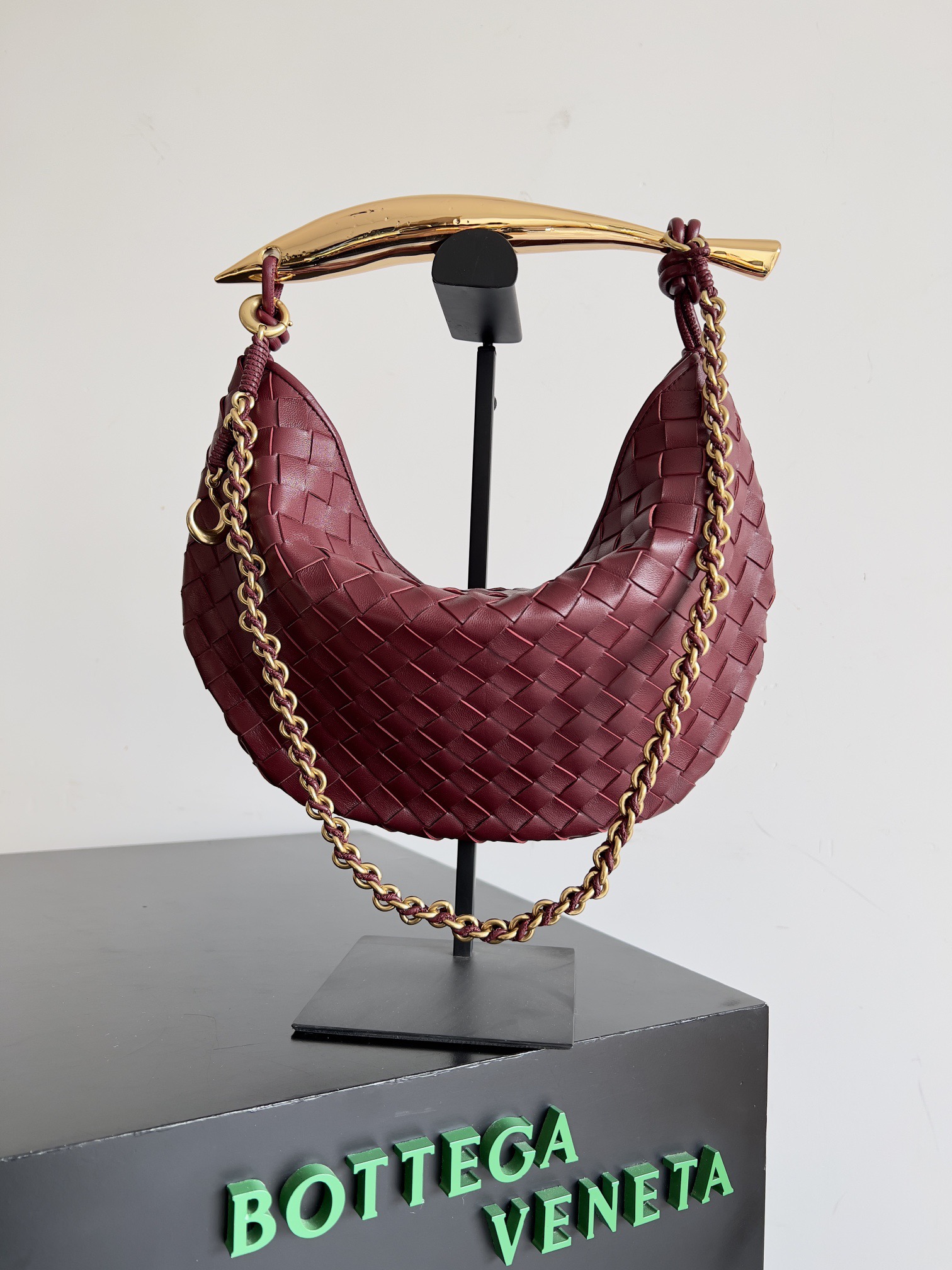 BOTTEGA VENETA 보테가베네타 사딘 인트레치아토 위빙 숄더백 1