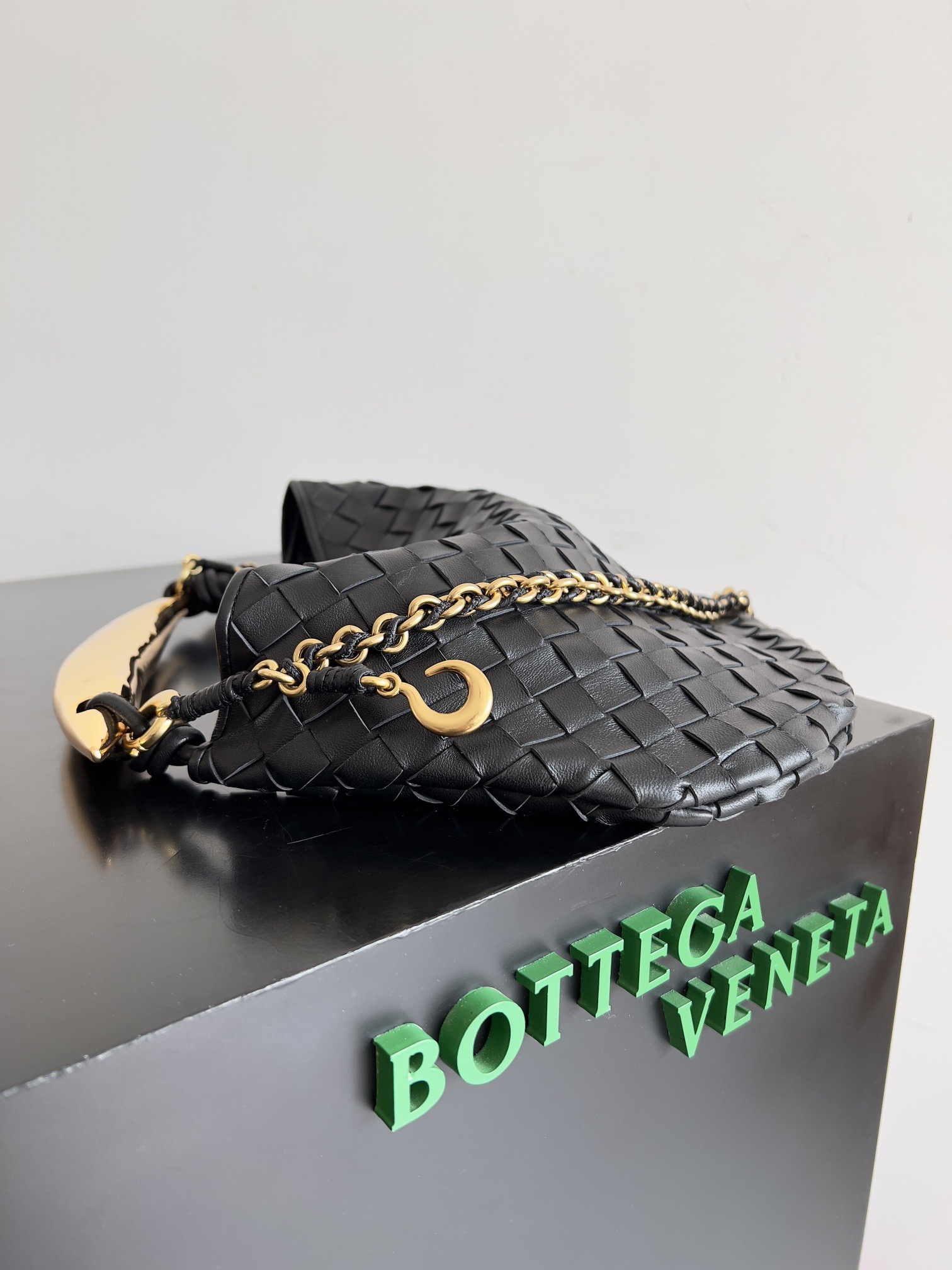 BOTTEGA VENETA 보테가베네타 사딘 인트레치아토 위빙 숄더백 2