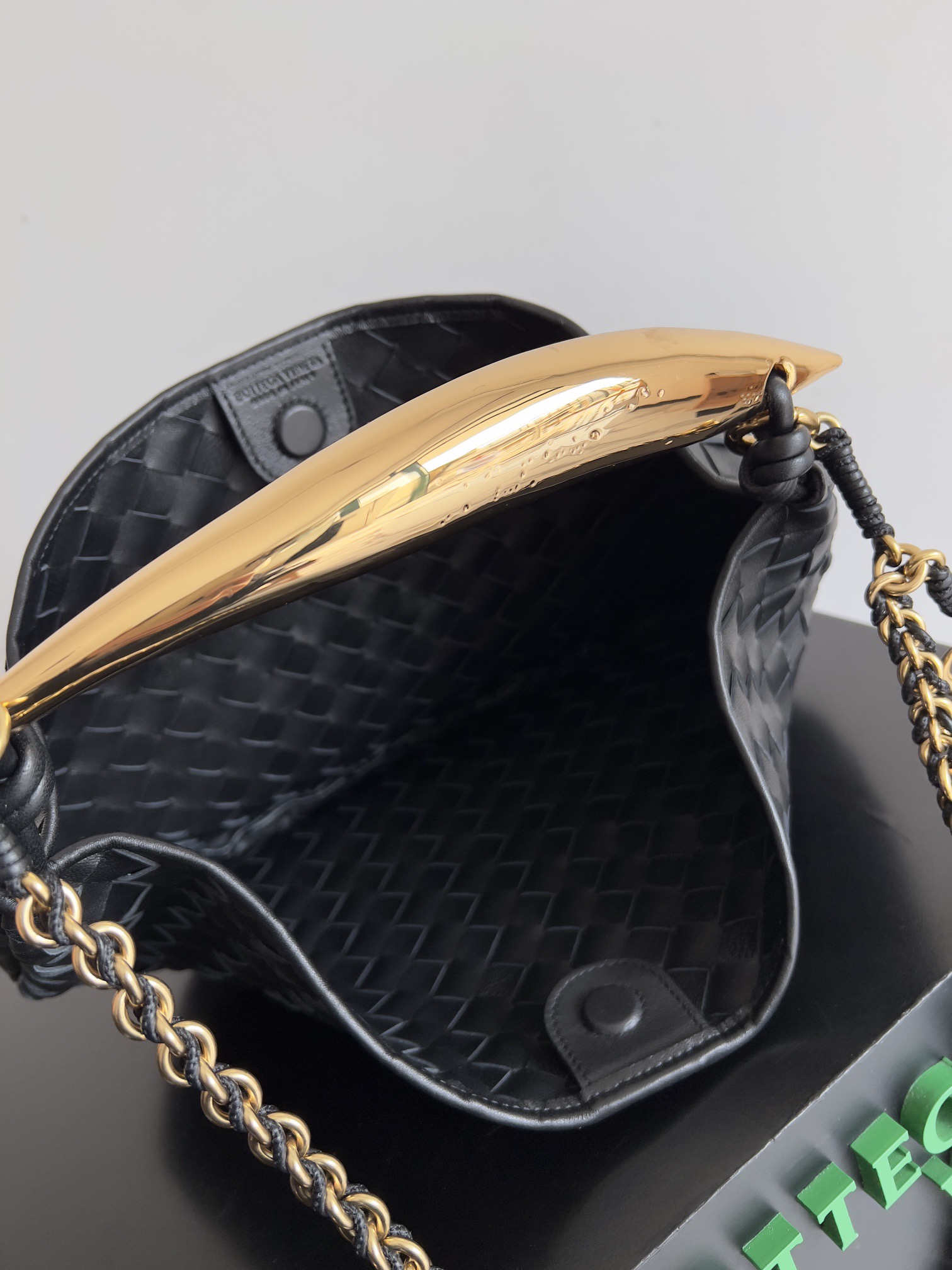 BOTTEGA VENETA 보테가베네타 사딘 인트레치아토 위빙 숄더백 9