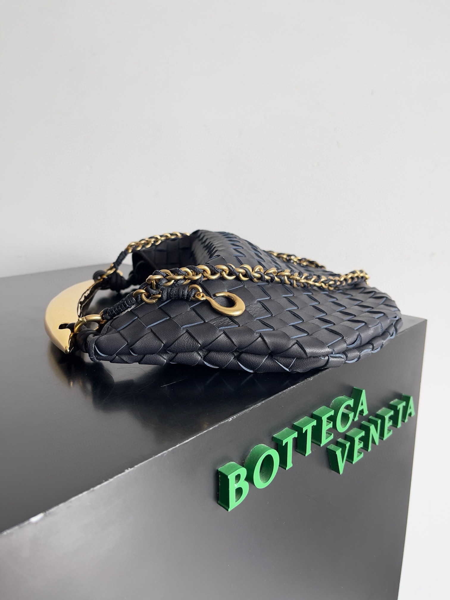 BOTTEGA VENETA 보테가베네타 사딘 인트레치아토 위빙 숄더백 2