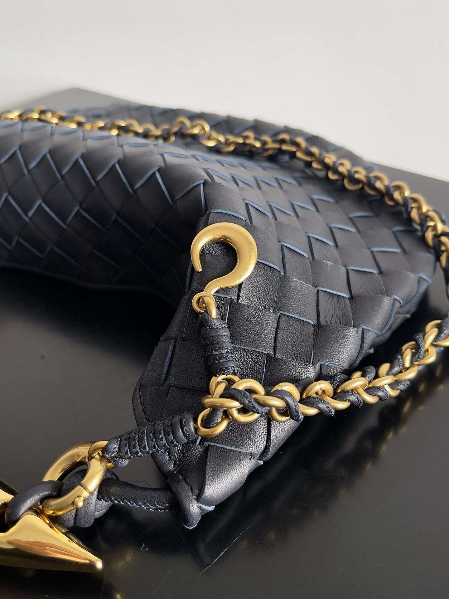 BOTTEGA VENETA 보테가베네타 사딘 인트레치아토 위빙 숄더백 4