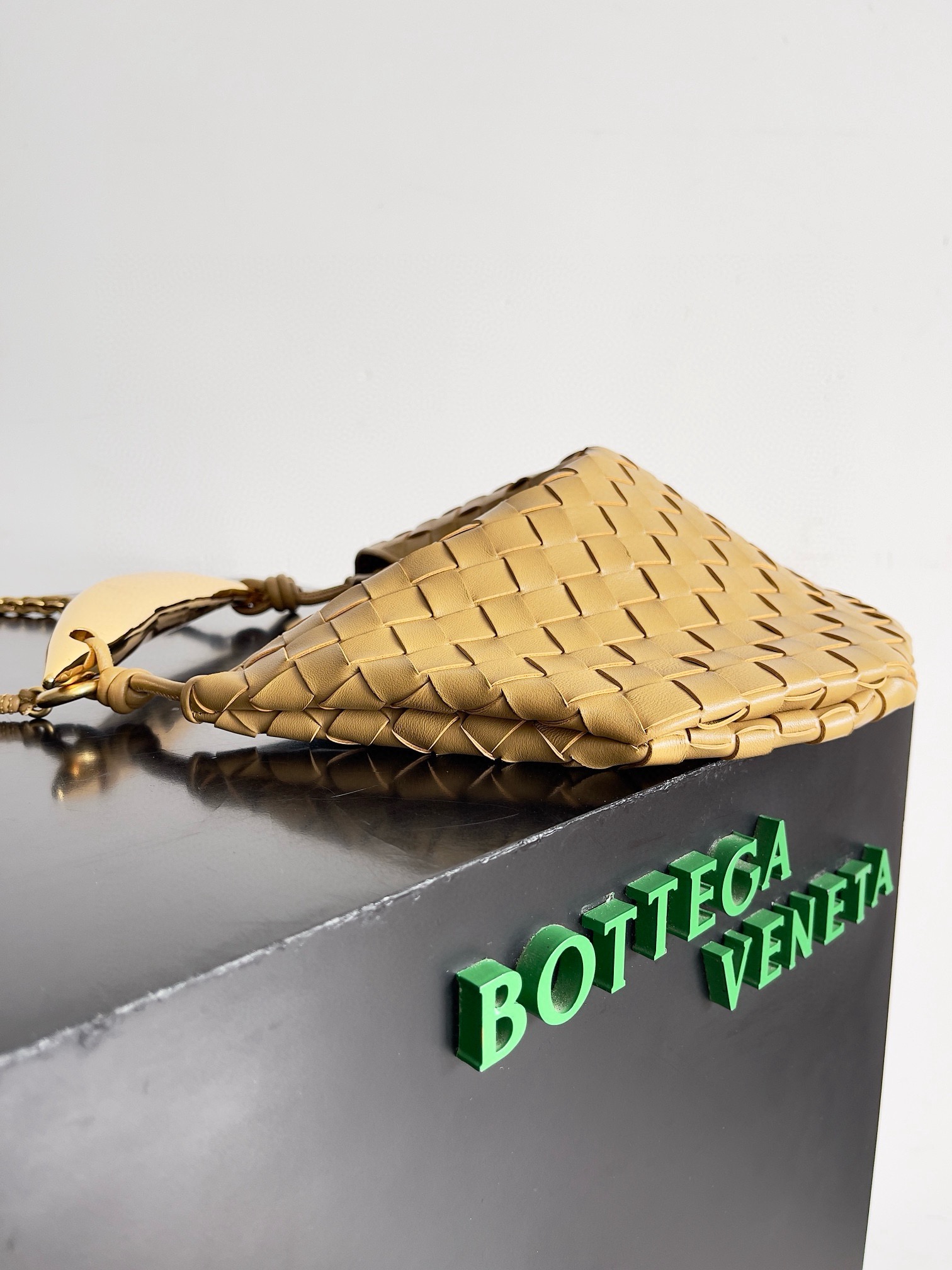 BOTTEGA VENETA 보테가베네타 사딘 인트레치아토 위빙 숄더백 2