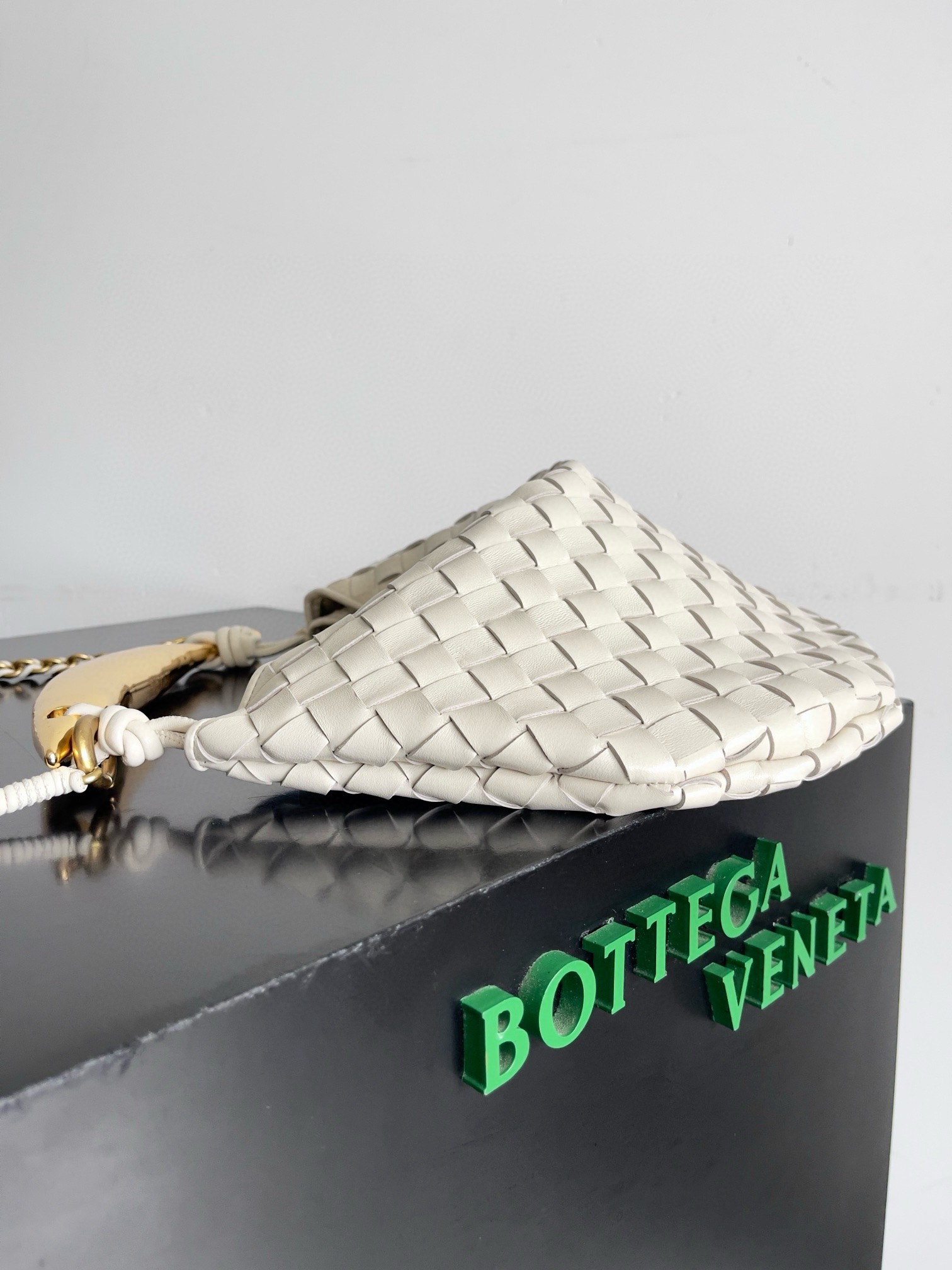 BOTTEGA VENETA 보테가베네타 사딘 인트레치아토 위빙 숄더백 2