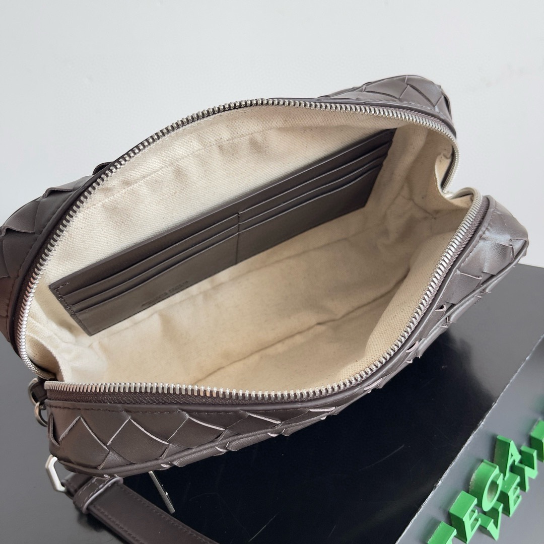 BOTTEGA VENETA 보테가베네타 인트레치아토 남성 가죽 손목 클러치 백 13