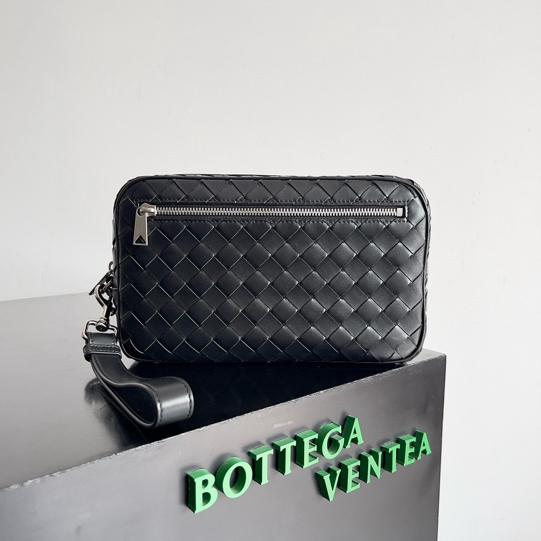 BOTTEGA VENETA 보테가베네타 인트레치아토 남성 가죽 손목 클러치백 5