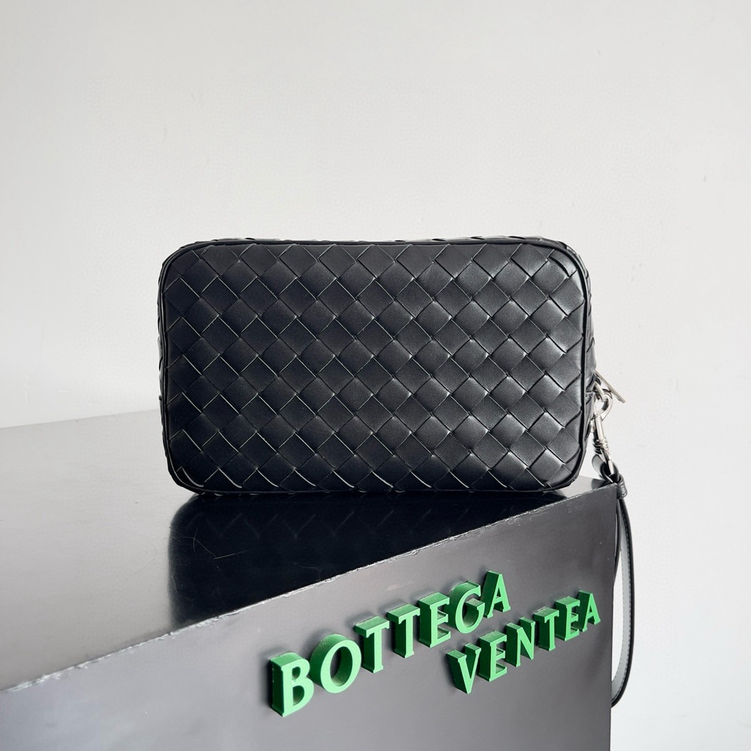BOTTEGA VENETA 보테가베네타 인트레치아토 남성 가죽 손목 클러치백 7