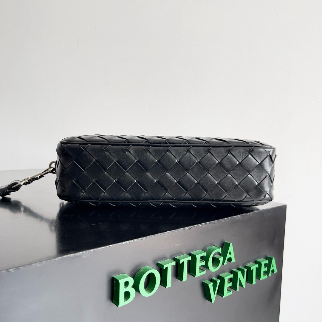 BOTTEGA VENETA 보테가베네타 인트레치아토 남성 가죽 손목 클러치백 8