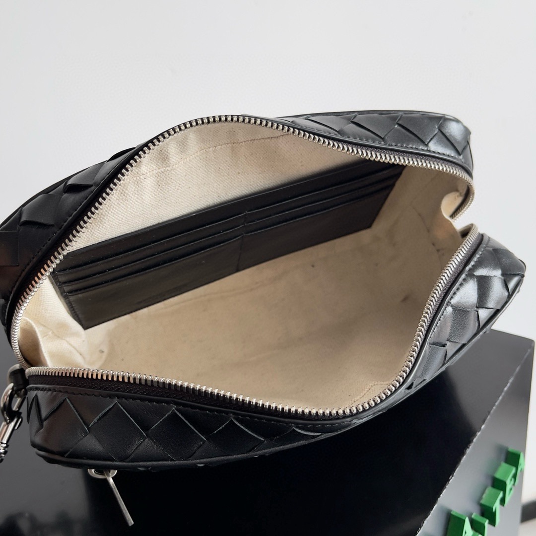 BOTTEGA VENETA 보테가베네타 인트레치아토 남성 가죽 손목 클러치백 13