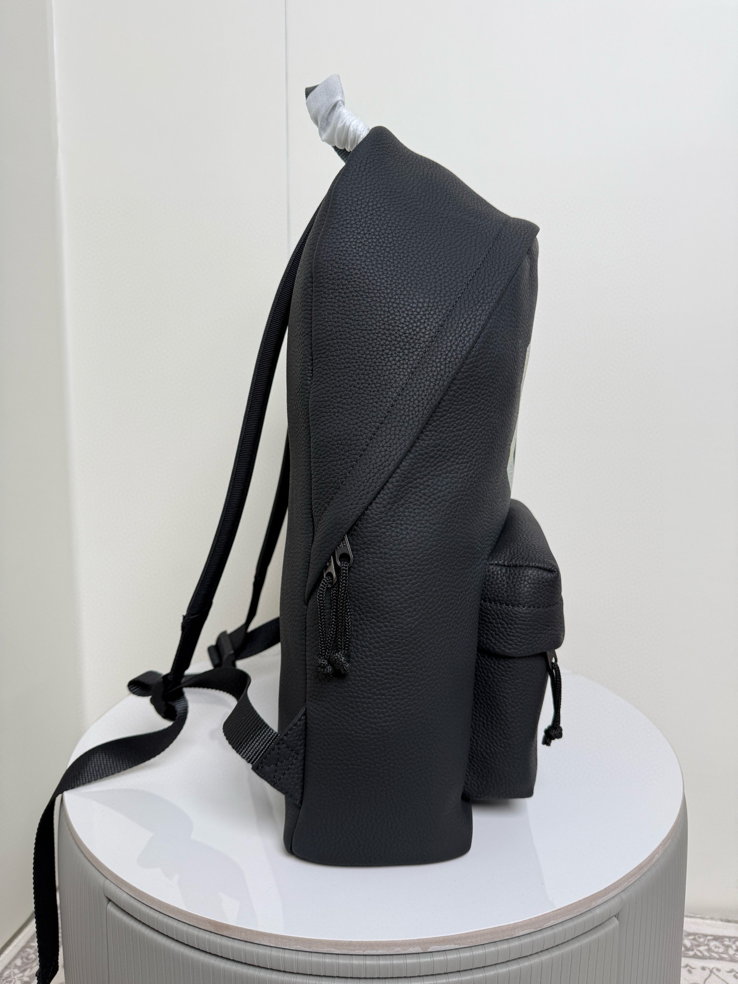 Balenciaga 발렌시아가 더블 B 로고 가죽 백팩 7