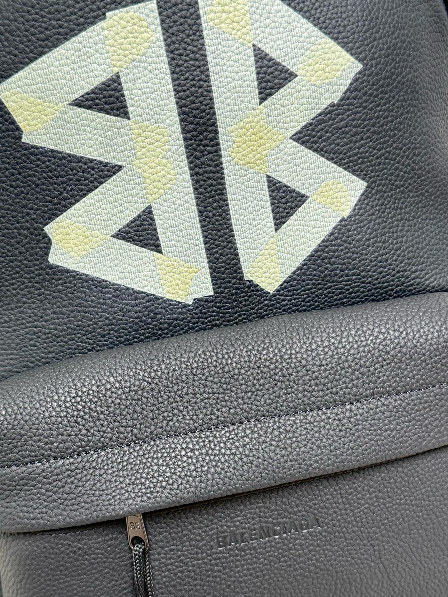 Balenciaga 발렌시아가 더블 B 로고 가죽 백팩 9