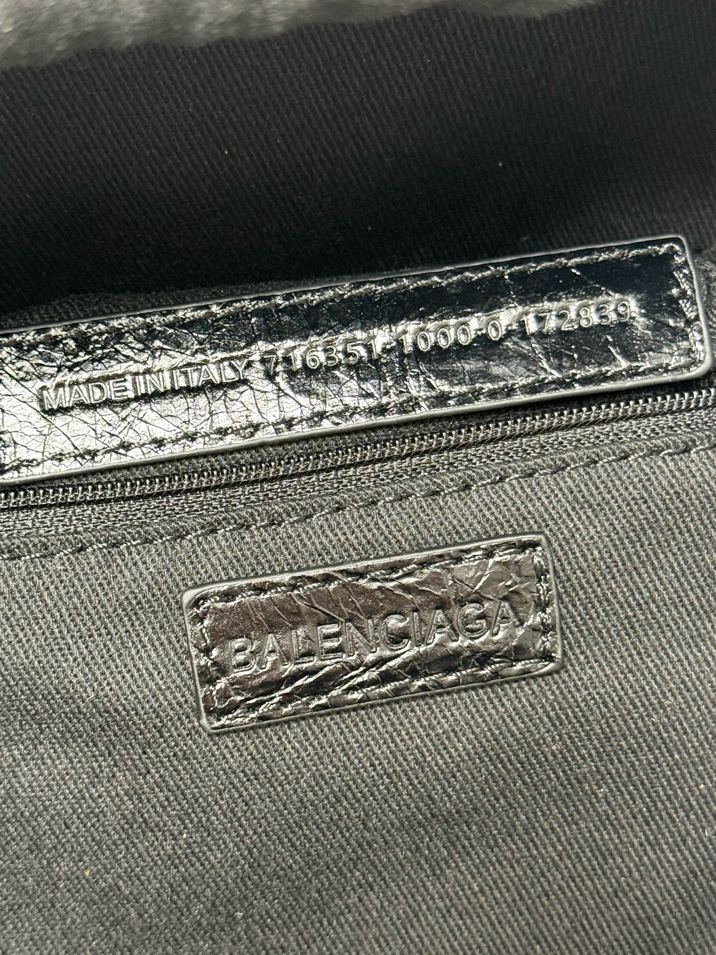 Balenciaga 발렌시아가 더블 B 로고 가죽 백팩 13