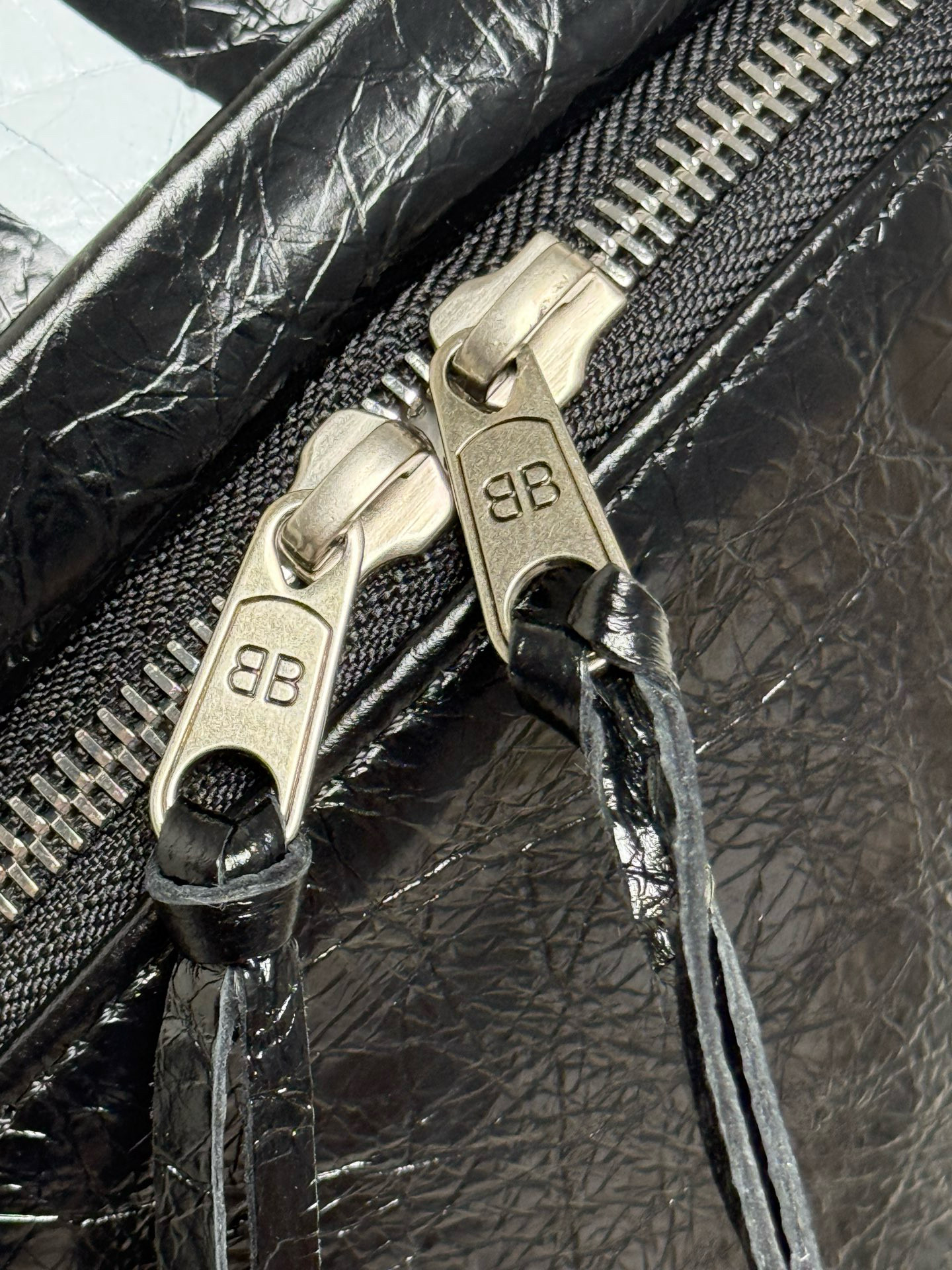 Balenciaga 발렌시아가 아미 오일가죽 로고 백팩 10