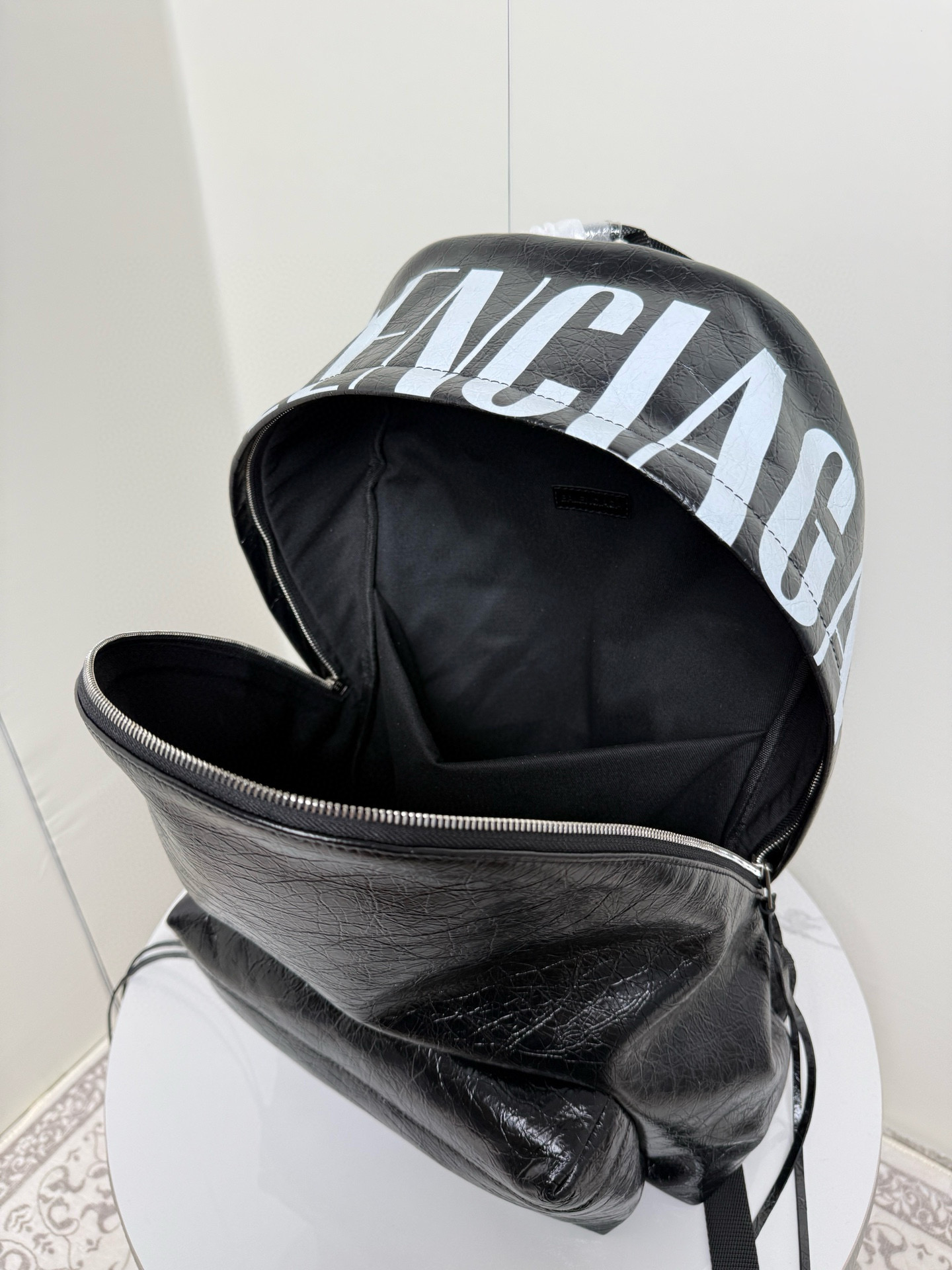 Balenciaga 발렌시아가 아미 오일가죽 로고 백팩 11