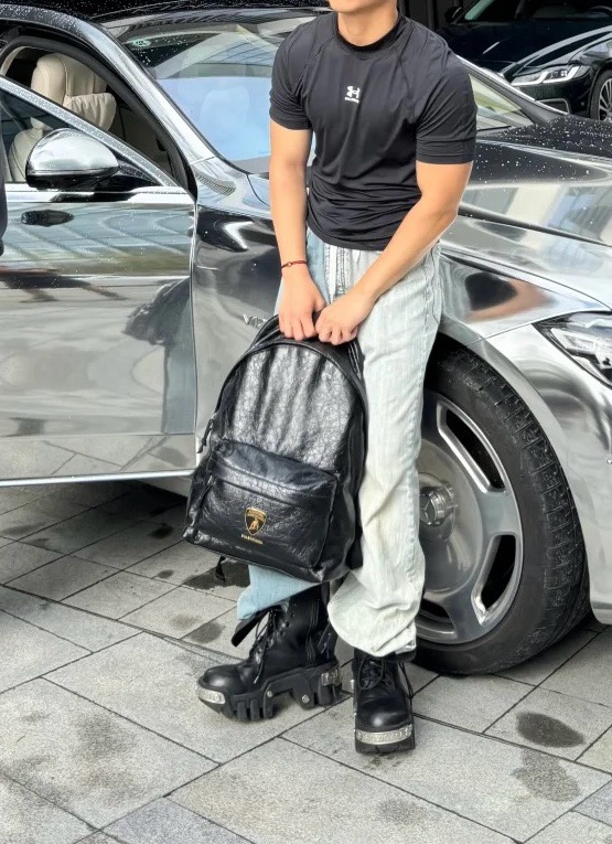 Balenciaga 발렌시아가 x Automobili Lamborghini 람보르기니 콜라보 블랙 레더 백팩 4