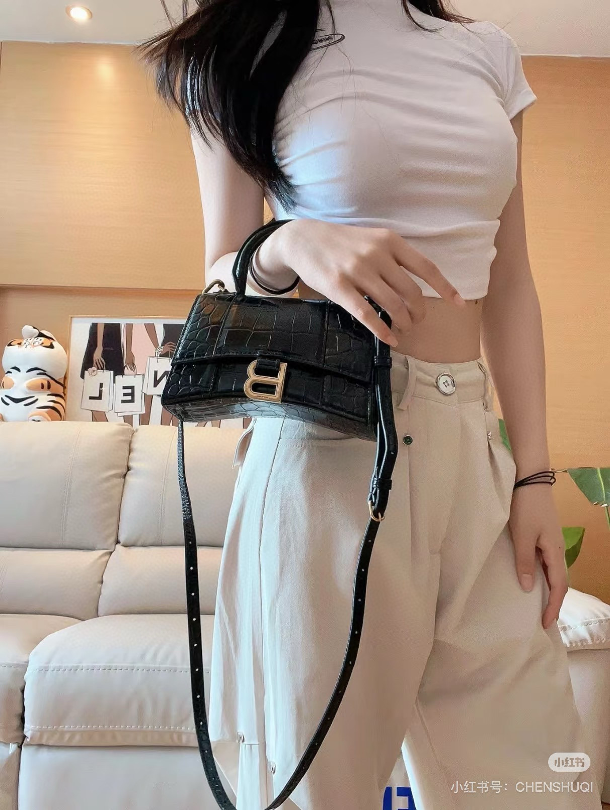 Balenciaga 발렌시아가 바렌시아가 아워글래스 스몰 크로커다일 엠보 블랙 토트백 1