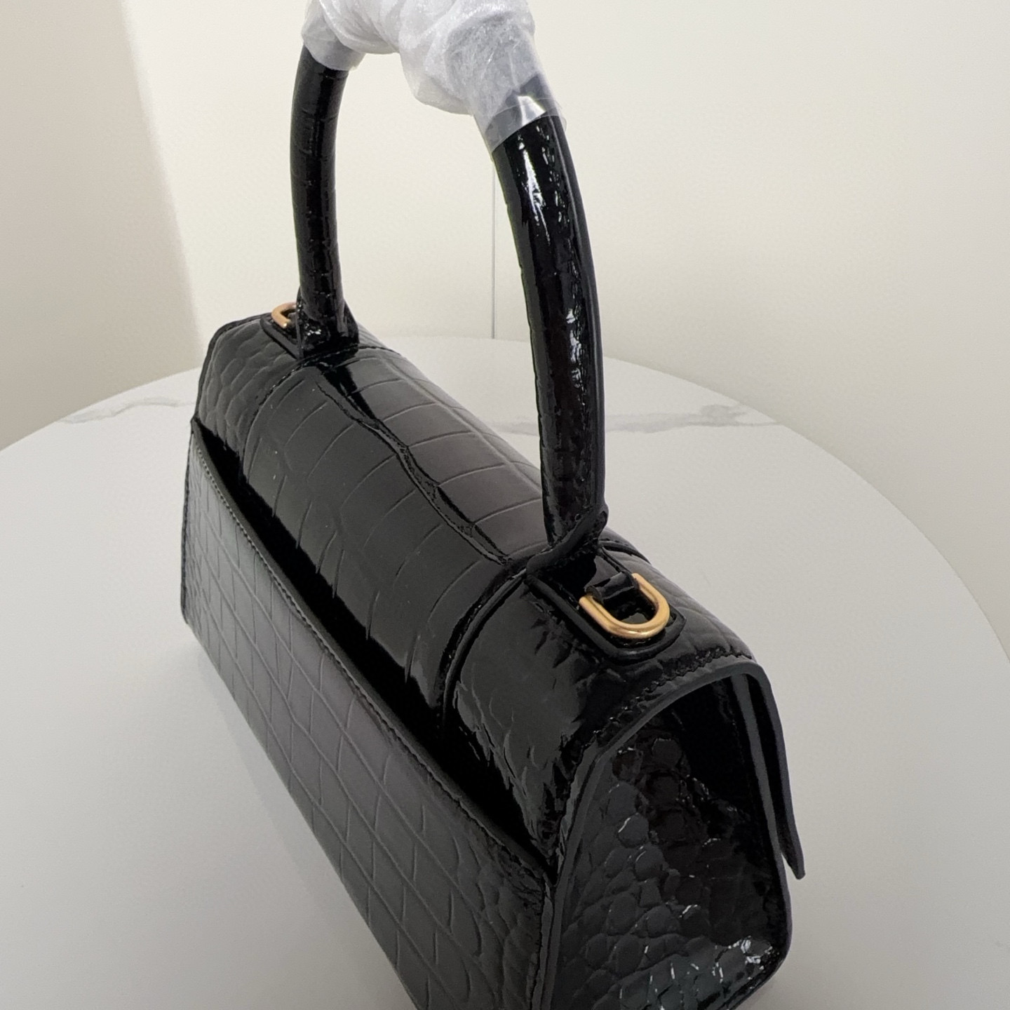 Balenciaga 발렌시아가 바렌시아가 아워글래스 스몰 크로커다일 엠보 블랙 토트백 14