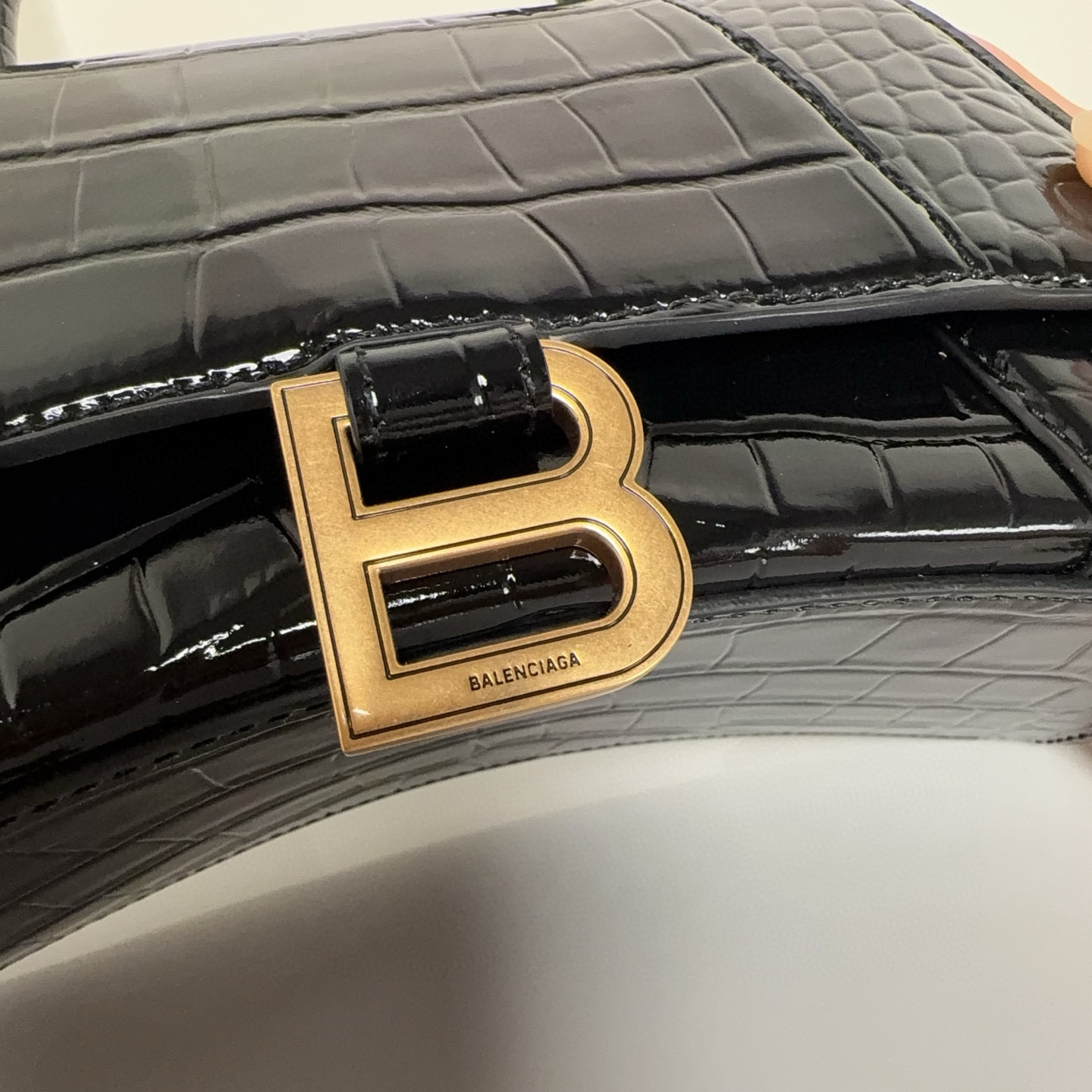Balenciaga 발렌시아가 바렌시아가 아워글래스 스몰 크로커다일 엠보 블랙 토트백 16