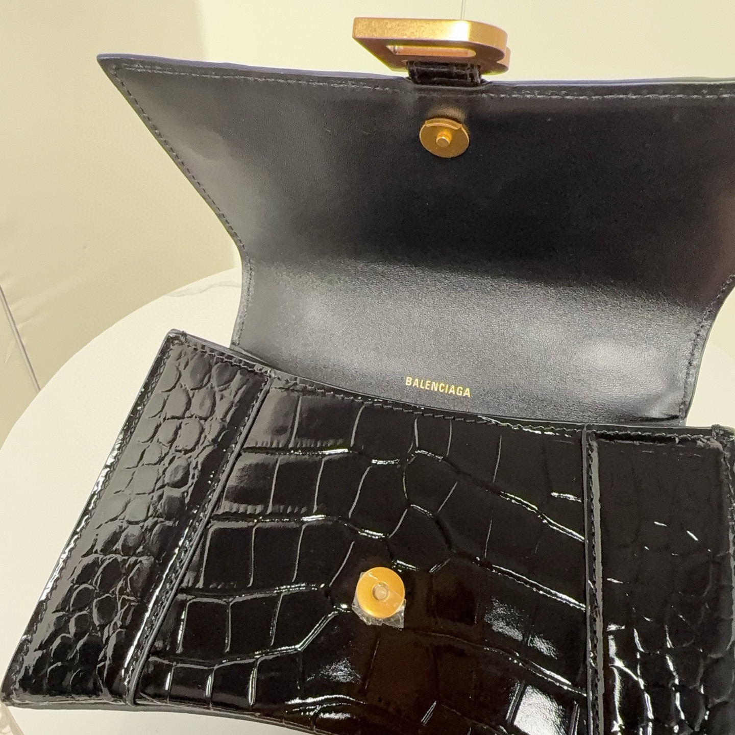 Balenciaga 발렌시아가 바렌시아가 아워글래스 스몰 크로커다일 엠보 블랙 토트백 17