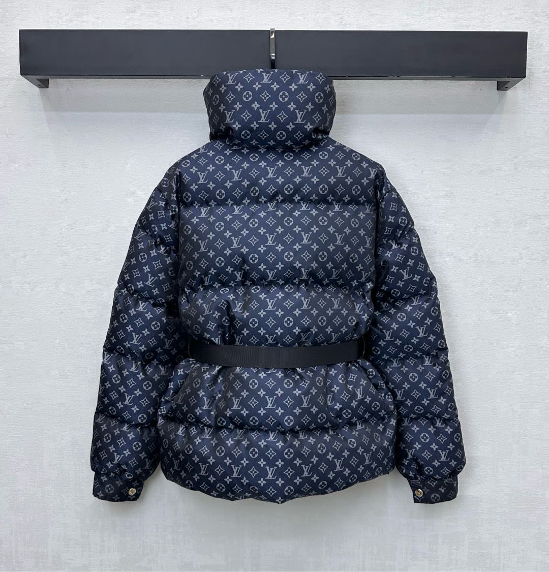 Louis Vuitton 루이비통 모노그램 벨티드 패딩 점퍼 15