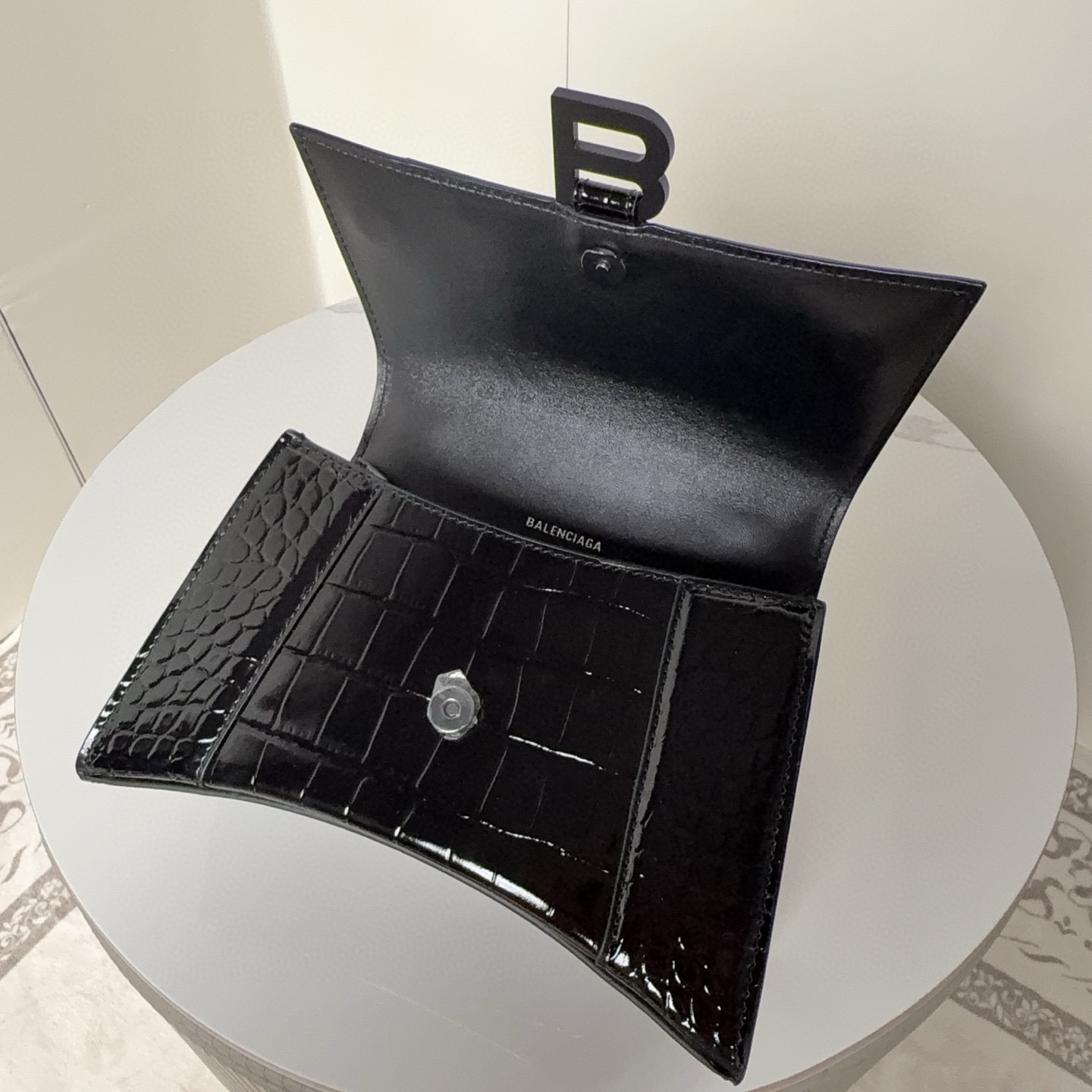 Balenciaga 발렌시아가 바렌시아가 크로커다일 엠보 블랙 아워글래스 탑핸들백 S 17