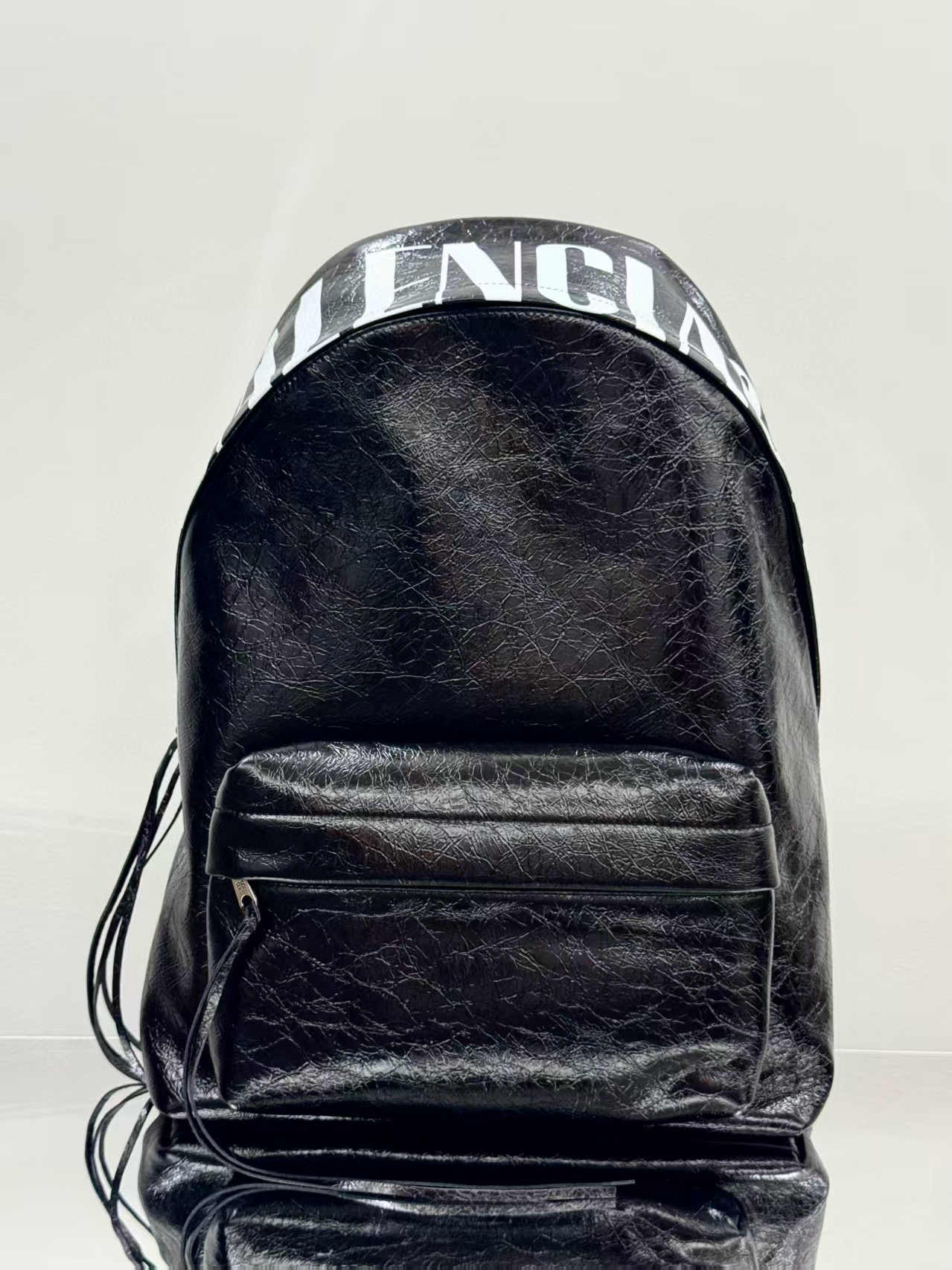 Balenciaga 발렌시아가 익스플로러 오일드 레더 블랙 백팩 1