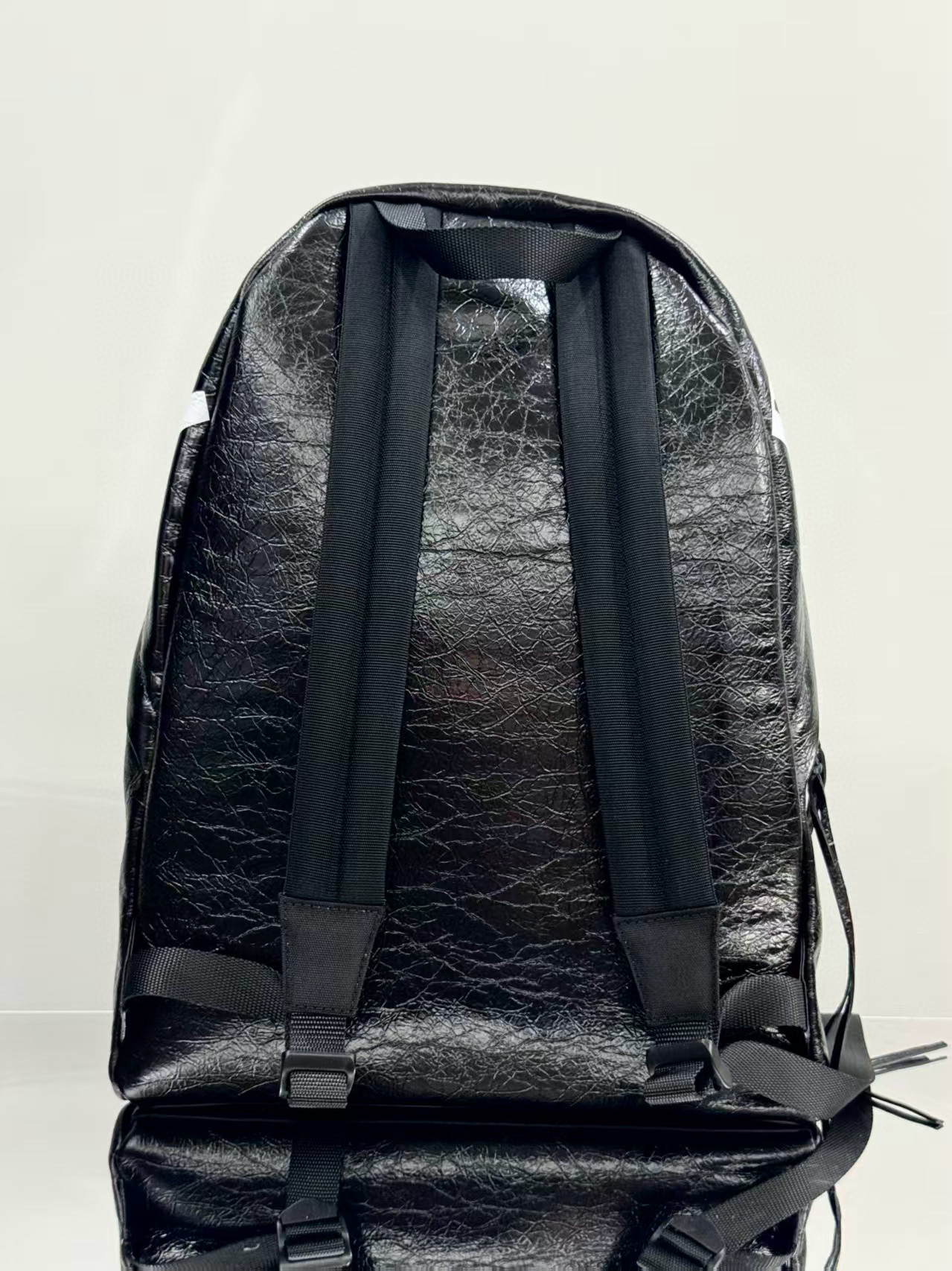 Balenciaga 발렌시아가 익스플로러 오일드 레더 블랙 백팩 2