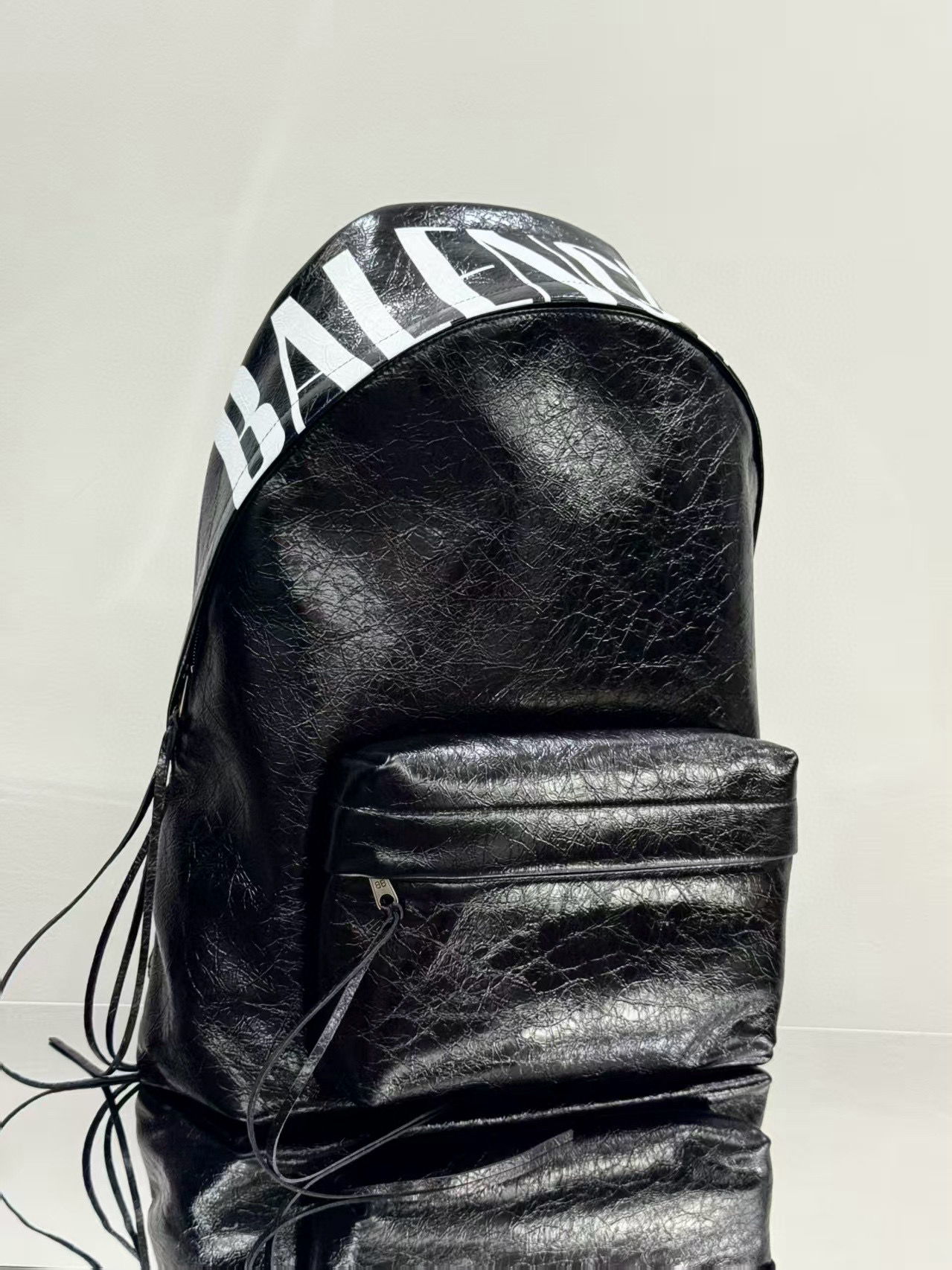 Balenciaga 발렌시아가 익스플로러 오일드 레더 블랙 백팩 3