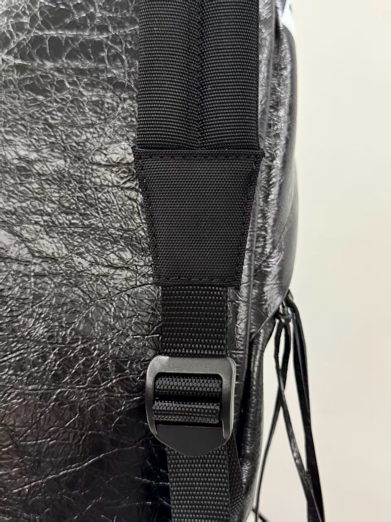 Balenciaga 발렌시아가 익스플로러 오일드 레더 블랙 백팩 6