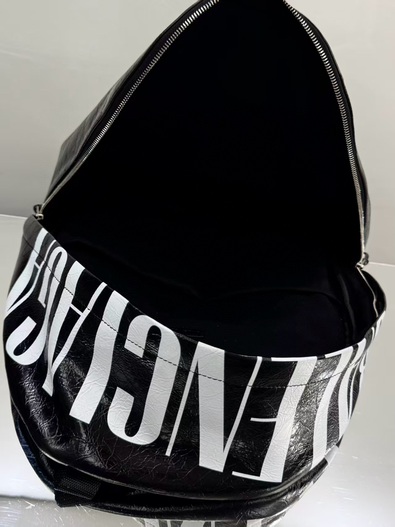 Balenciaga 발렌시아가 익스플로러 오일드 레더 블랙 백팩 8