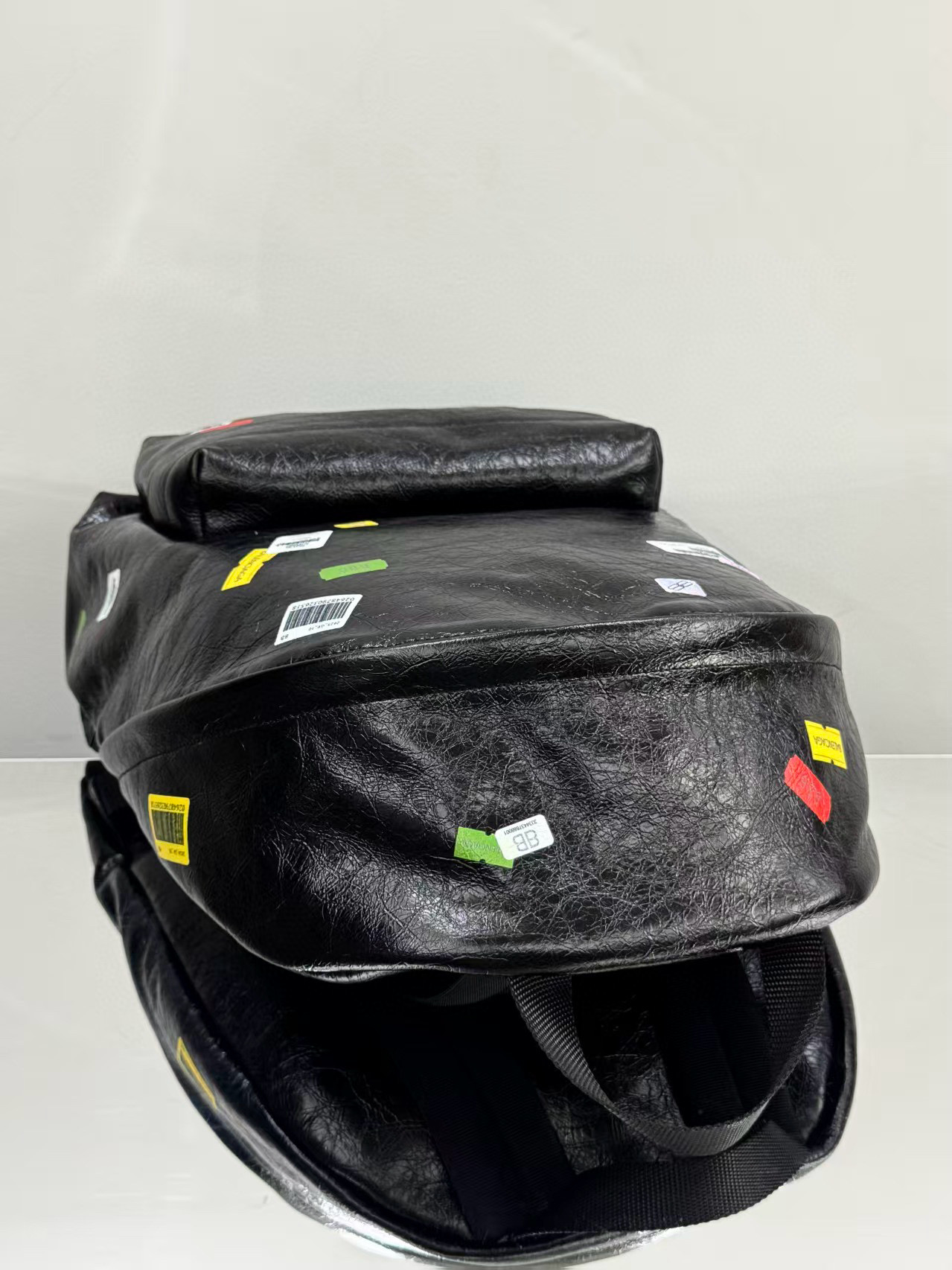 Balenciaga 발렌시아가 Explorer 시리즈 오일드 레더 스티커 장식 백팩 4