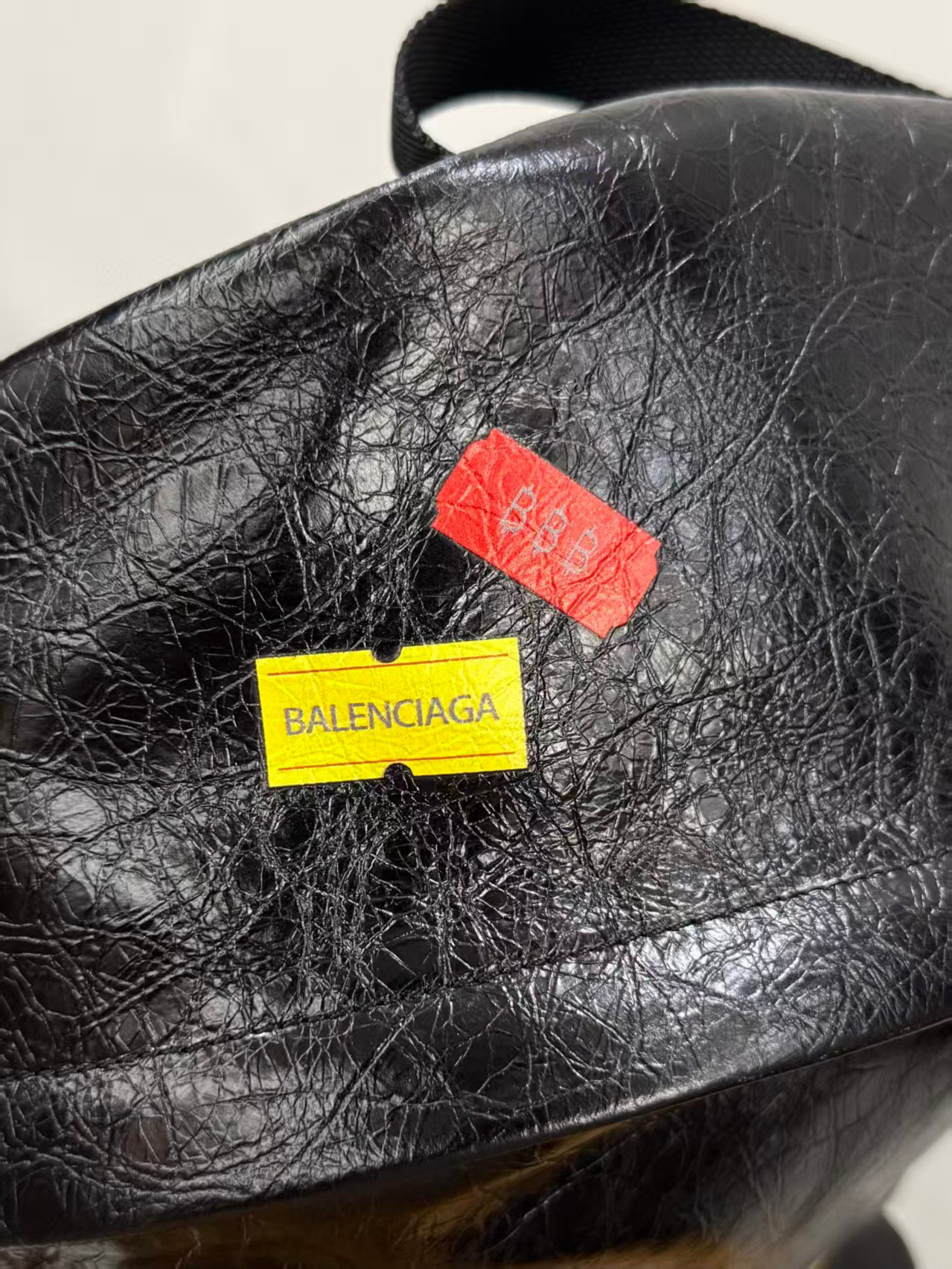 Balenciaga 발렌시아가 Explorer 시리즈 오일드 레더 스티커 장식 백팩 8